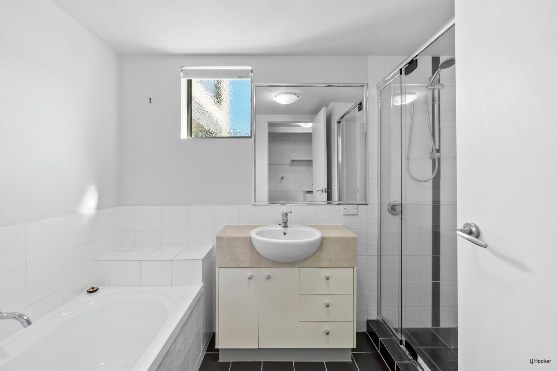 2/66-68 McLean Street — photo 6 of 15