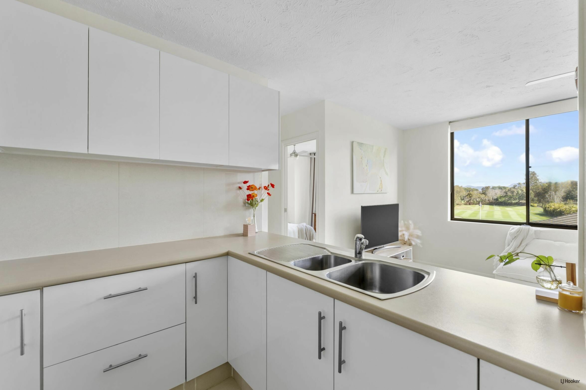 23/11 Fairway Drive — photo 3 of 16