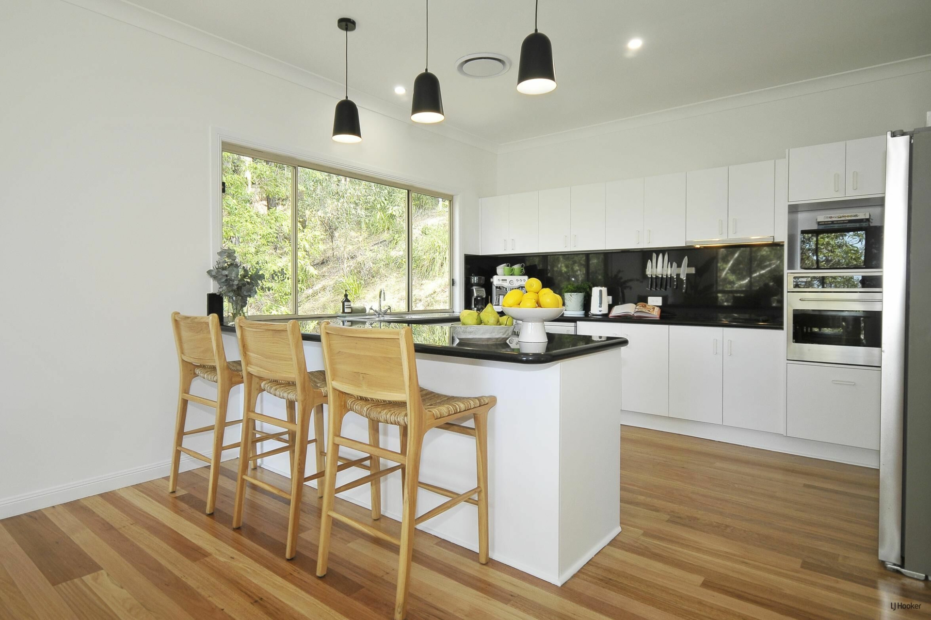 6 Sanctuary Crescent — photo 10 of 27
