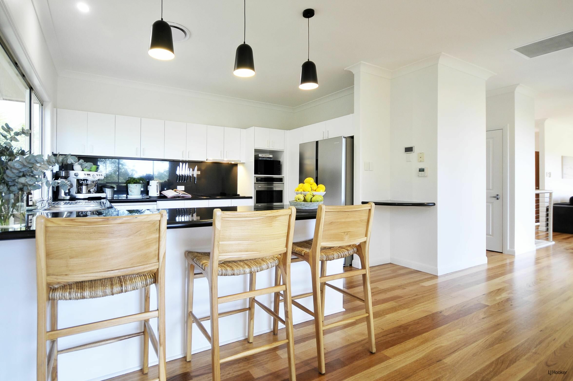 6 Sanctuary Crescent — photo 11 of 27
