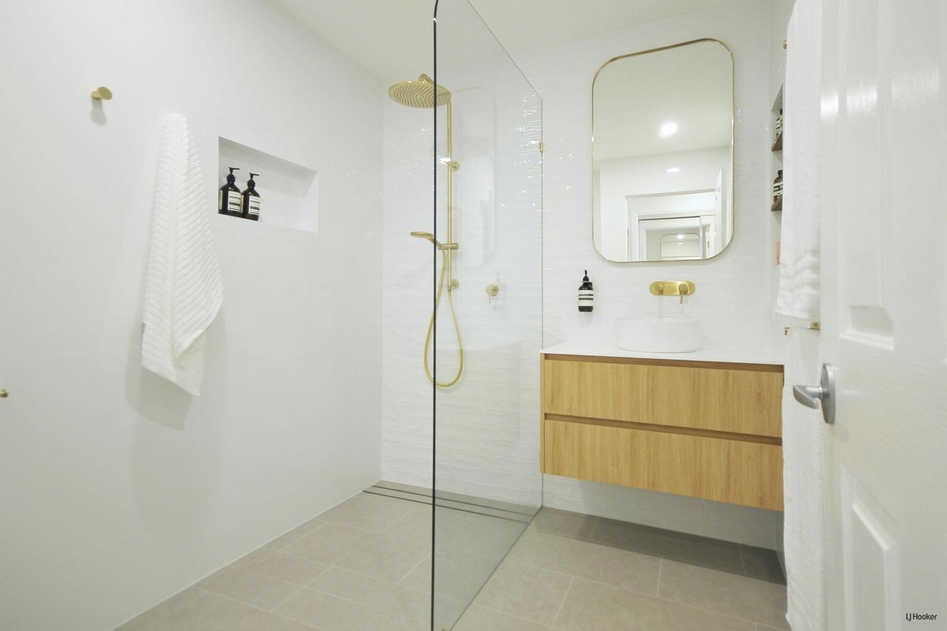6 Sanctuary Crescent — photo 17 of 27