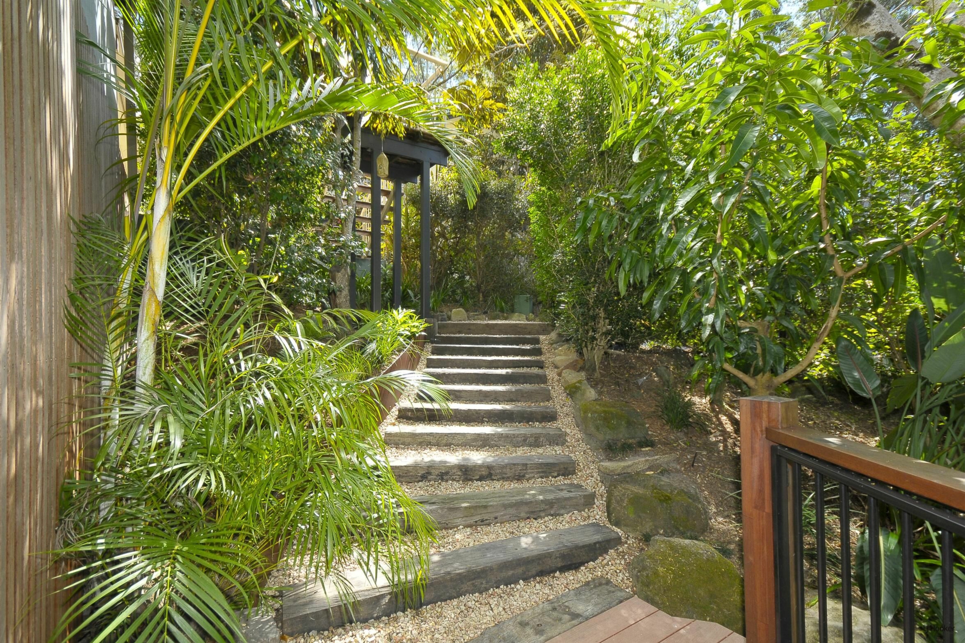 6 Sanctuary Crescent — photo 23 of 27