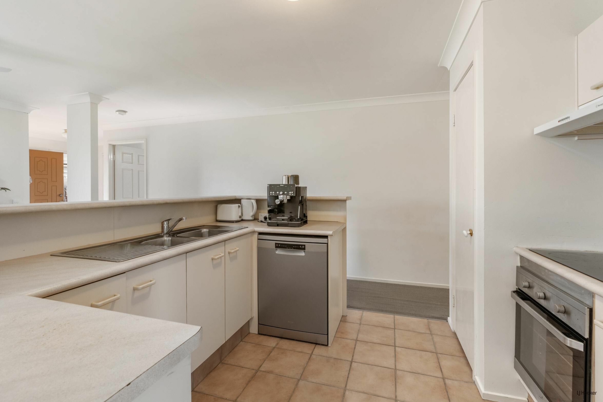 13 Goldvilla Drive — photo 5 of 18