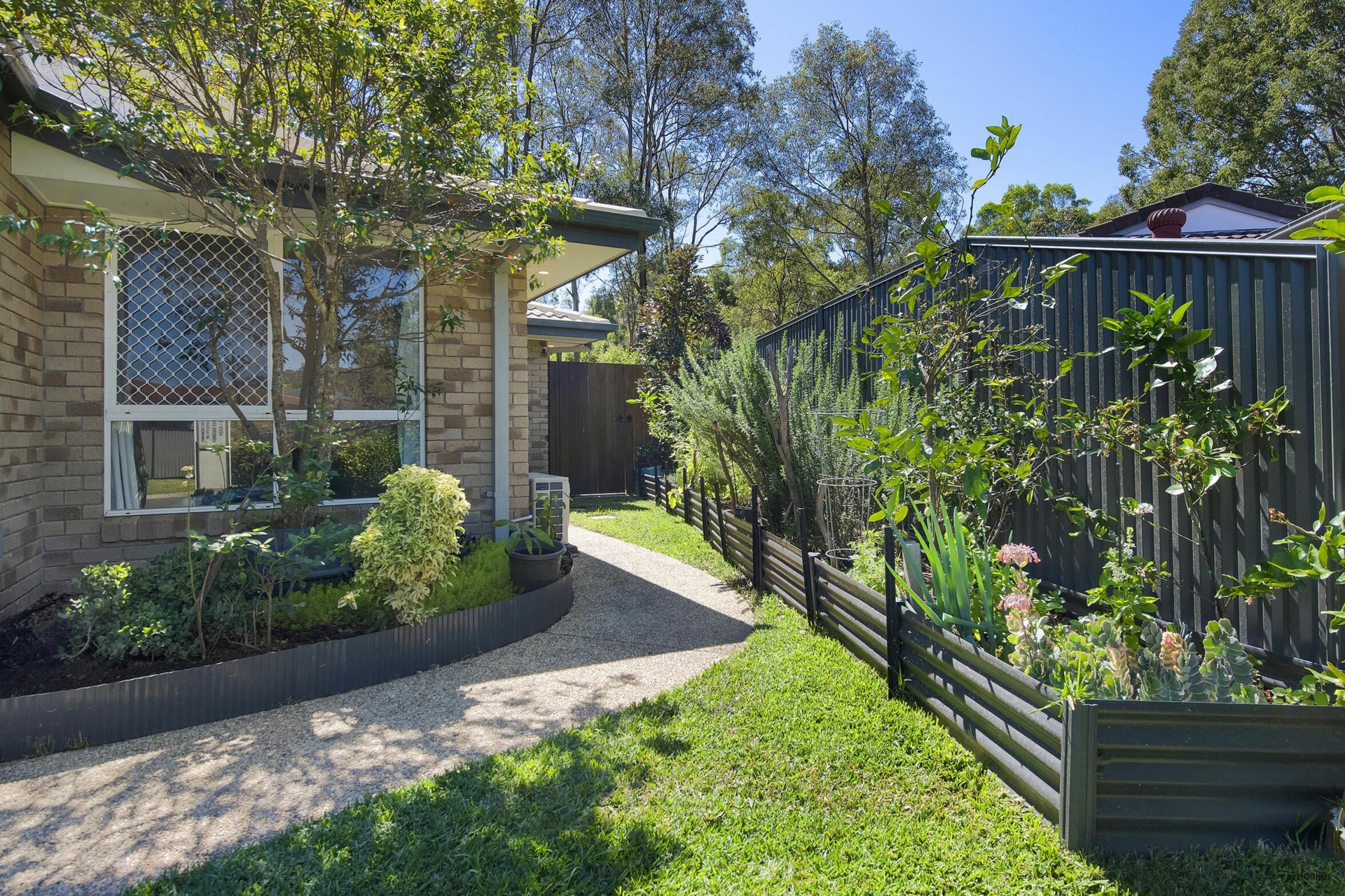 23 Mollys Place — photo 3 of 17