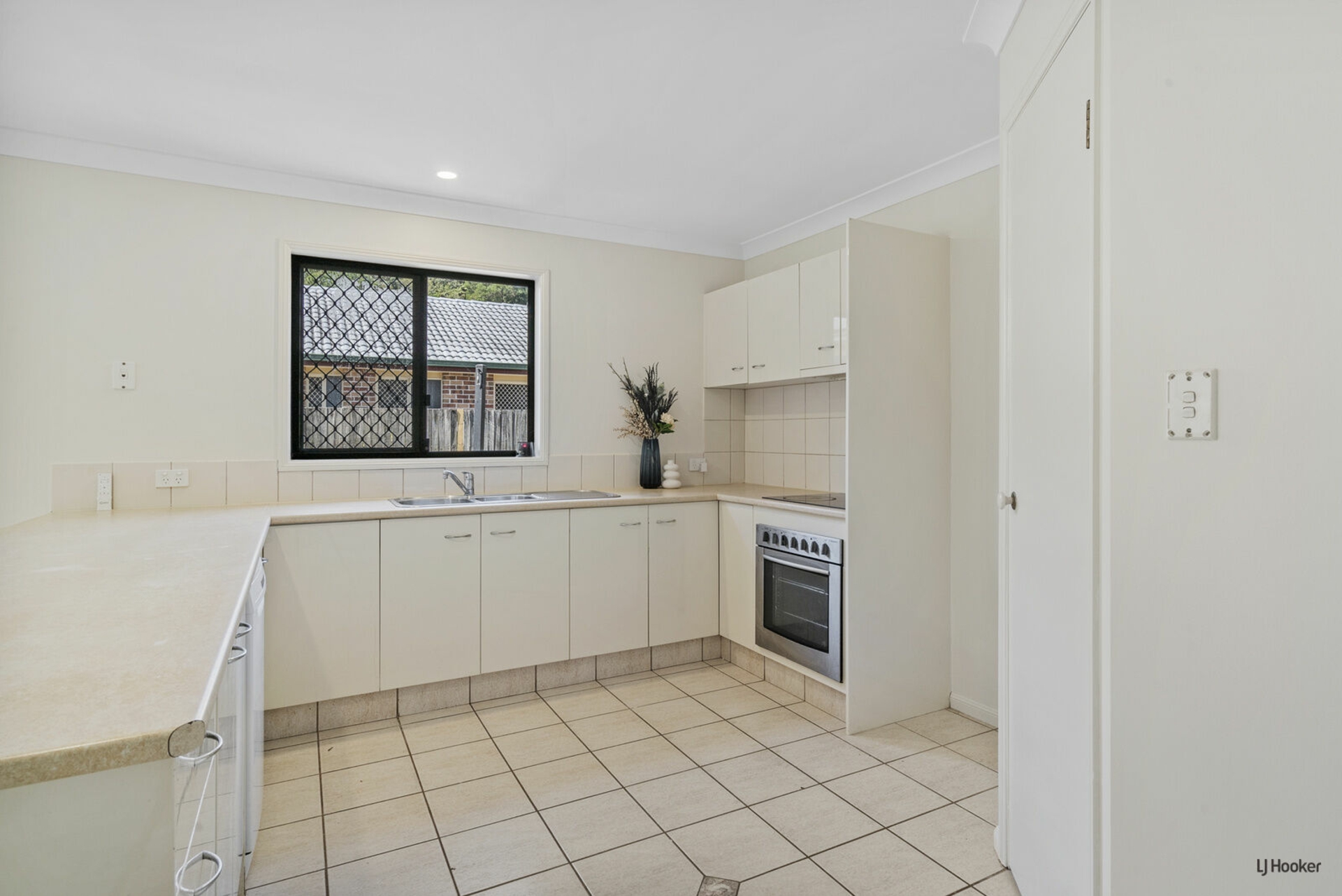 19 Chippendale Crescent — photo 4 of 12