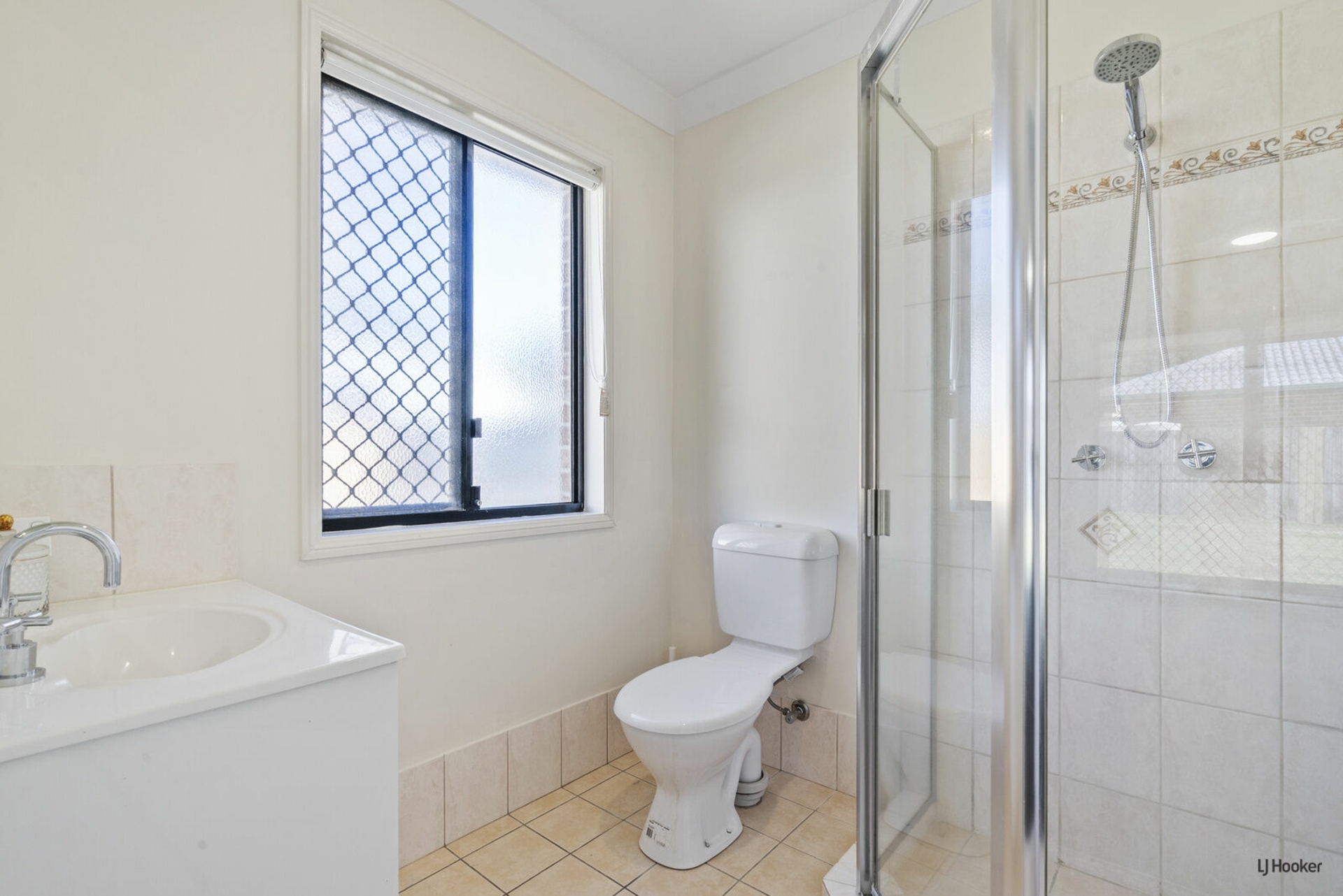 19 Chippendale Crescent — photo 7 of 12