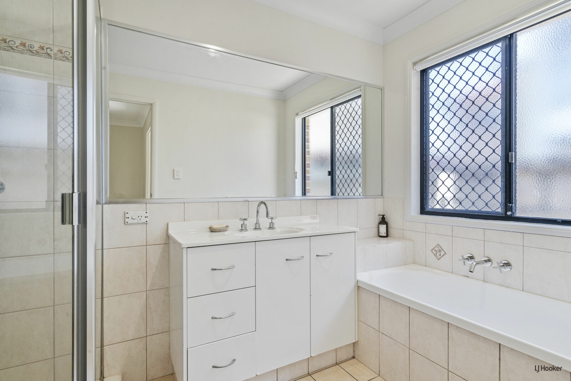 19 Chippendale Crescent — photo 9 of 12