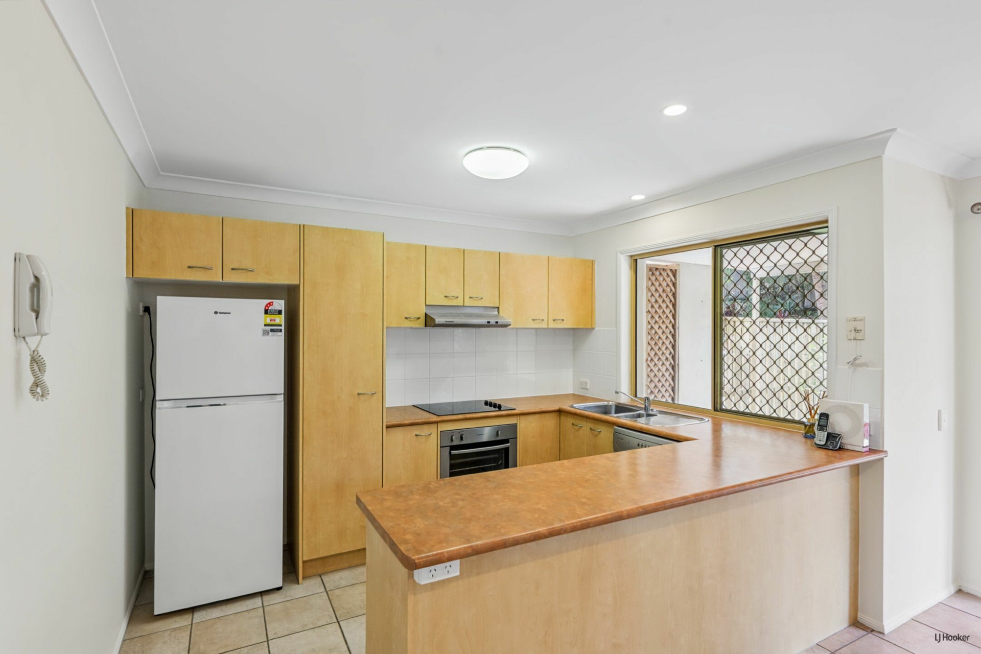 8/5 Inland Drive — photo 3 of 16
