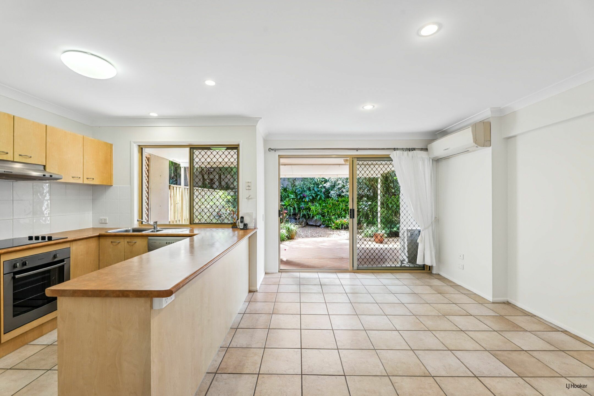 8/5 Inland Drive — photo 6 of 16