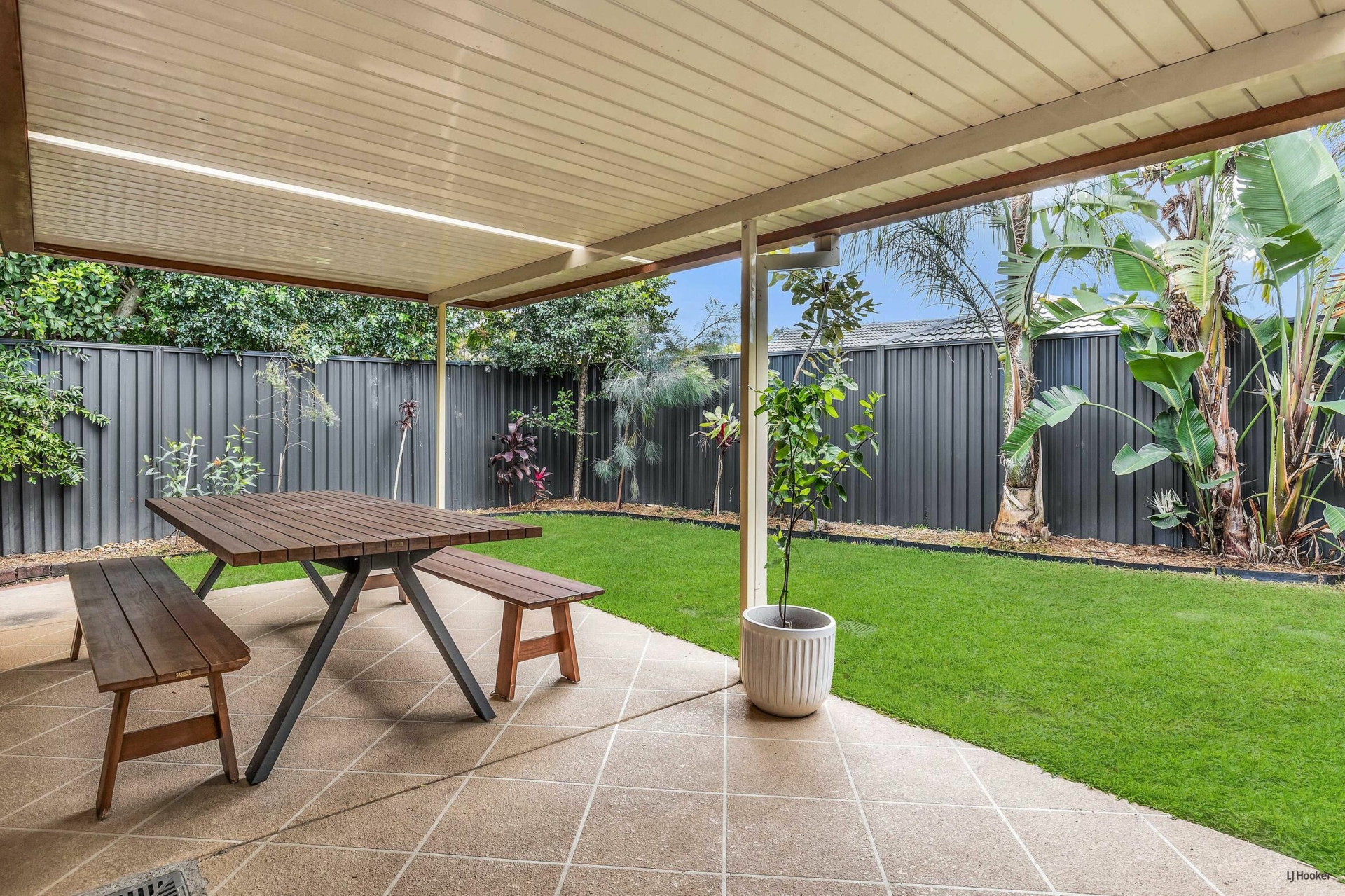 2/4 Greenleaf Close — photo 2 of 11