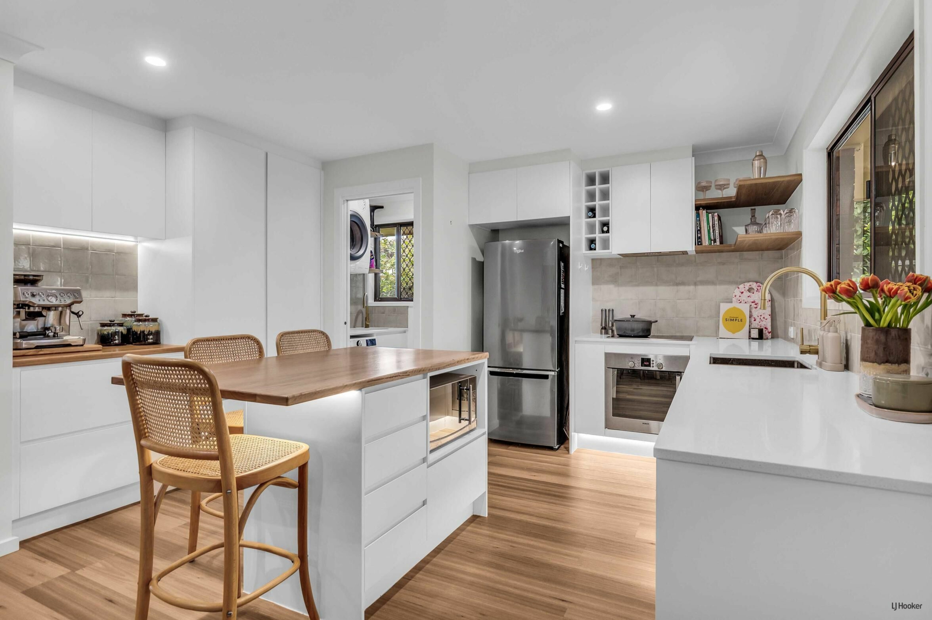 2/4 Greenleaf Close — photo 3 of 11