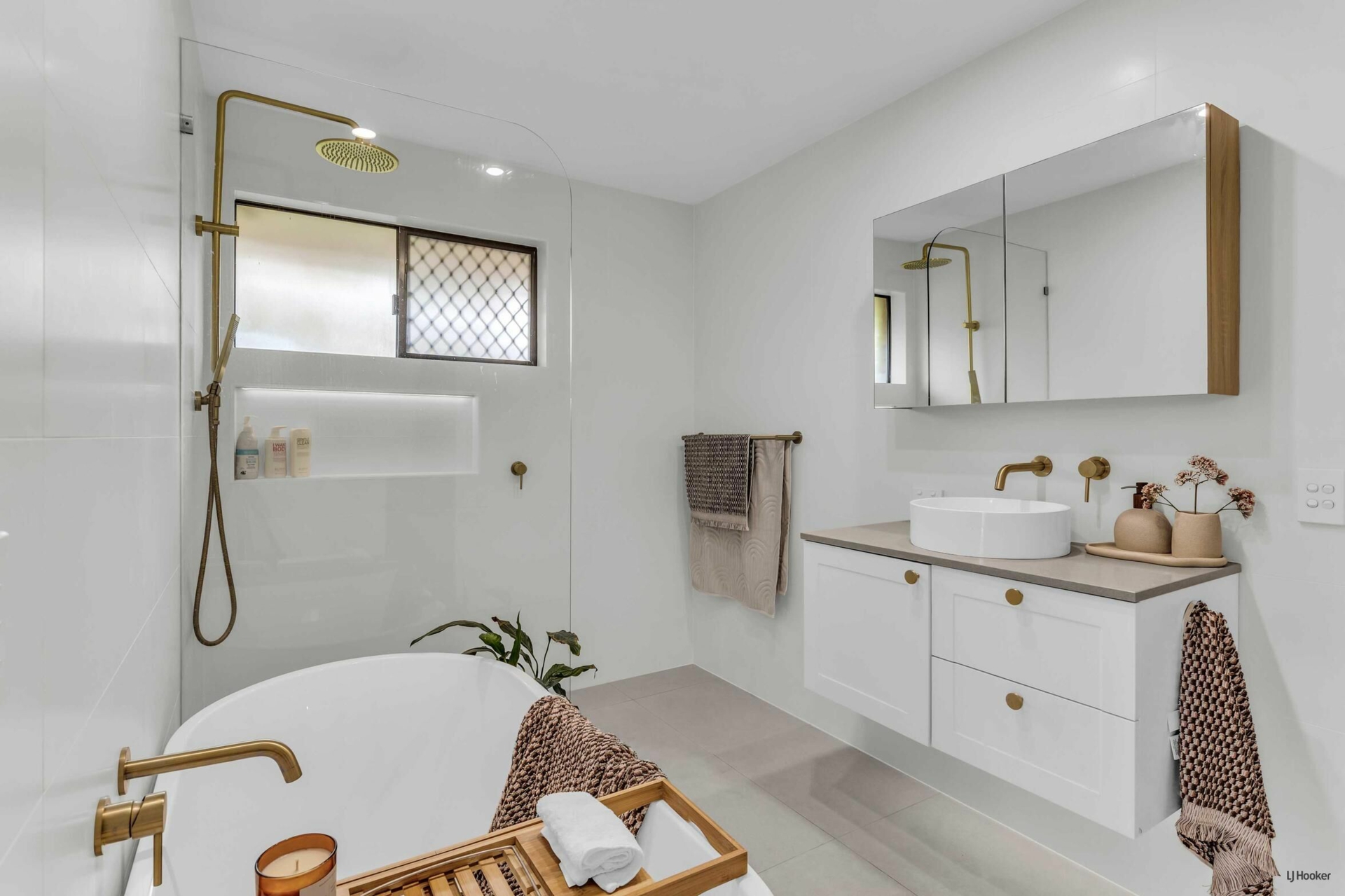 2/4 Greenleaf Close — photo 4 of 11