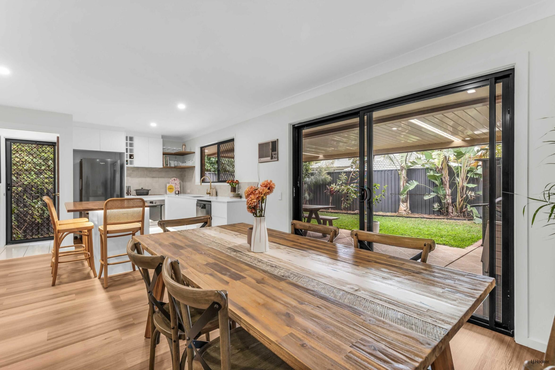 2/4 Greenleaf Close — photo 5 of 11