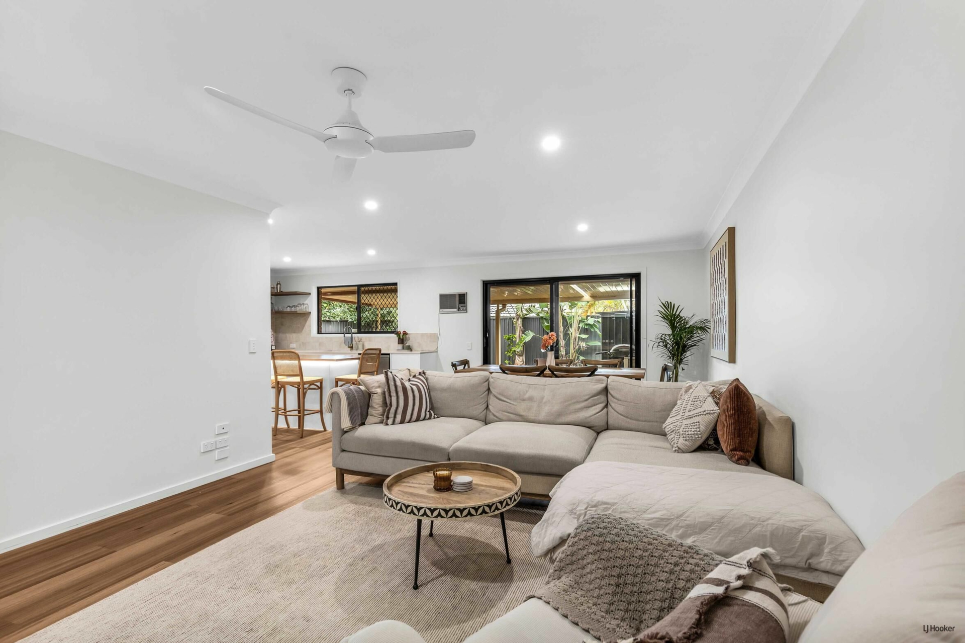 2/4 Greenleaf Close — photo 7 of 11