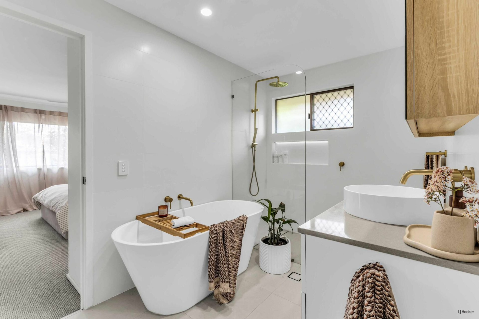 2/4 Greenleaf Close — photo 9 of 11