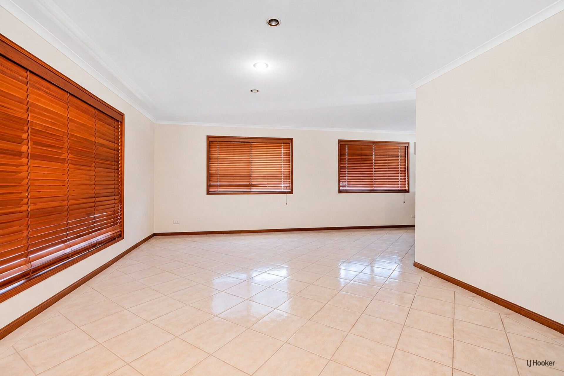30 Swanbourne Way — photo 3 of 13