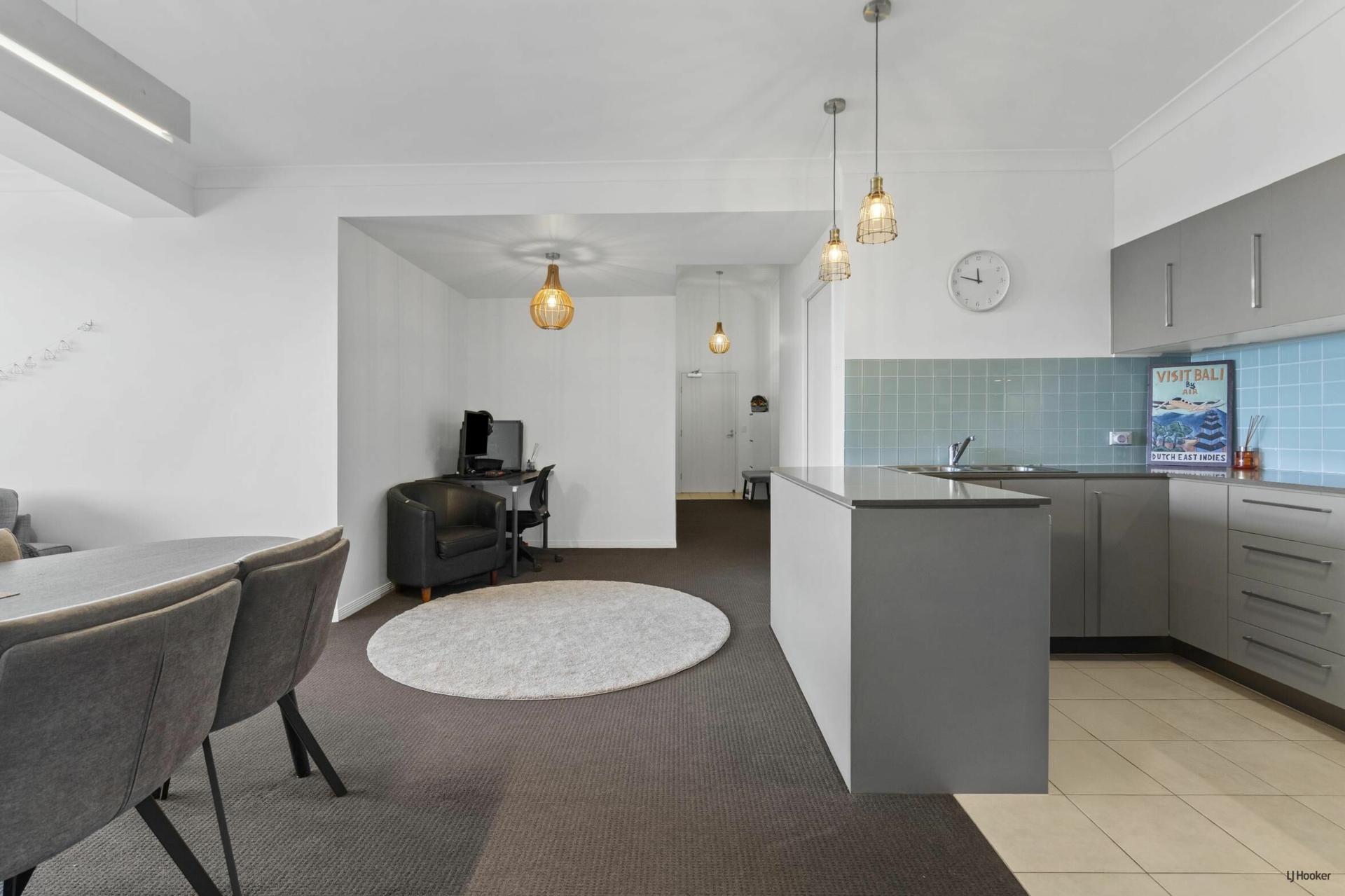1601/12-14 Executive Drive — photo 5 of 22