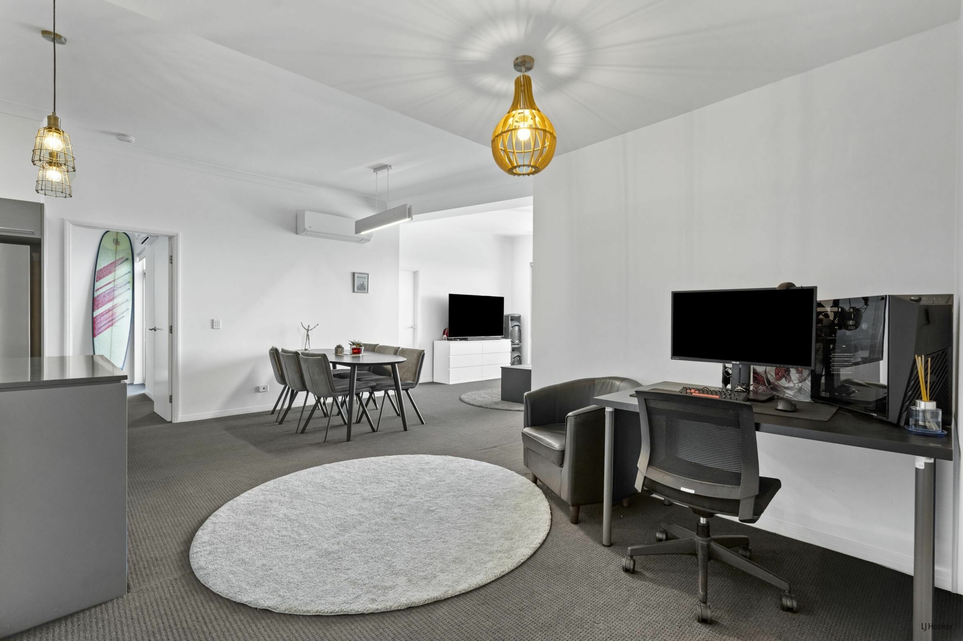 1601/12-14 Executive Drive — photo 7 of 22
