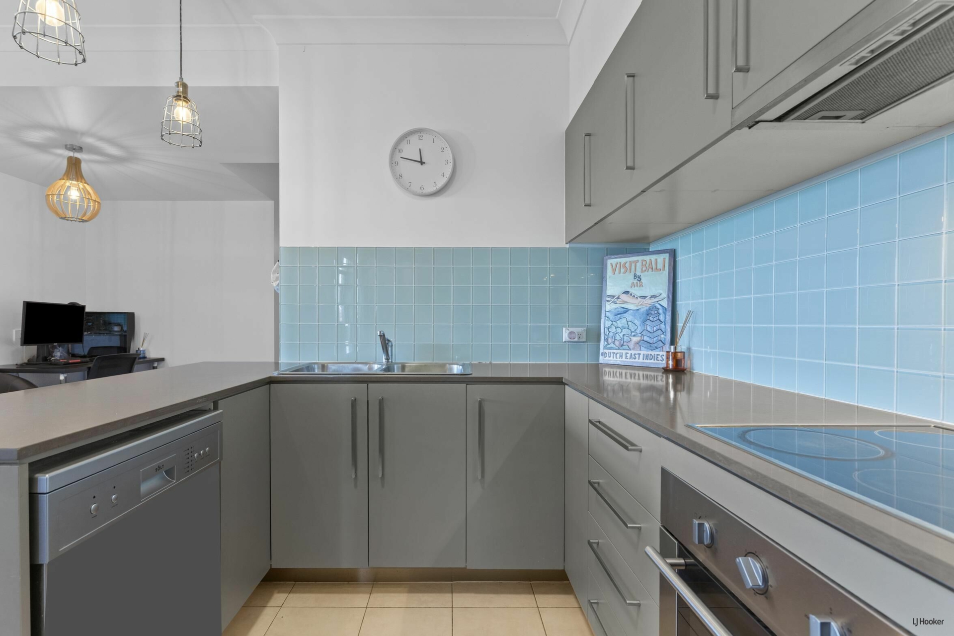 1601/12-14 Executive Drive — photo 10 of 22