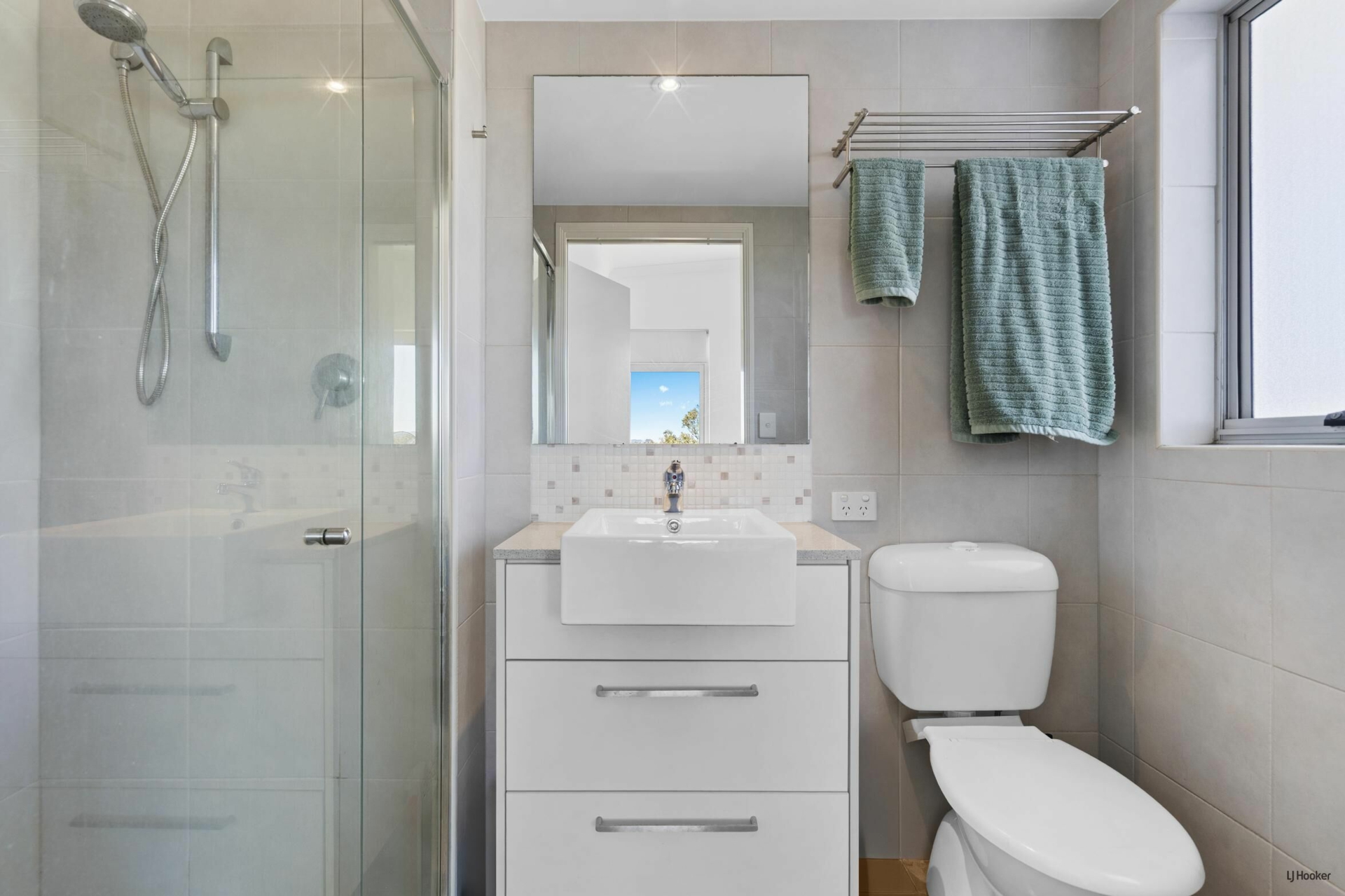 1601/12-14 Executive Drive — photo 16 of 22