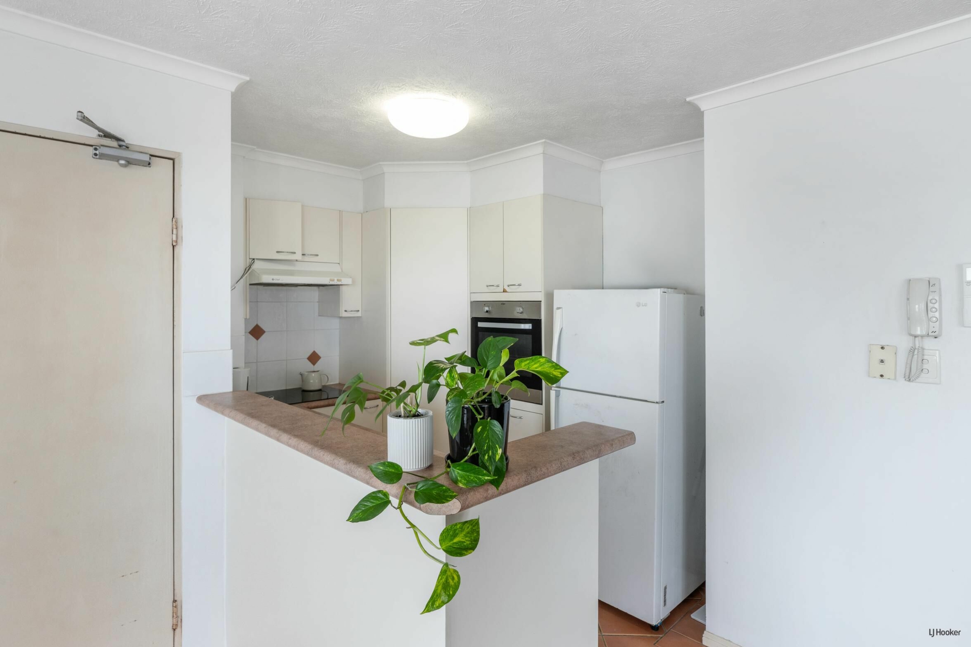 5/1260 Gold Coast Highway — photo 4 of 16