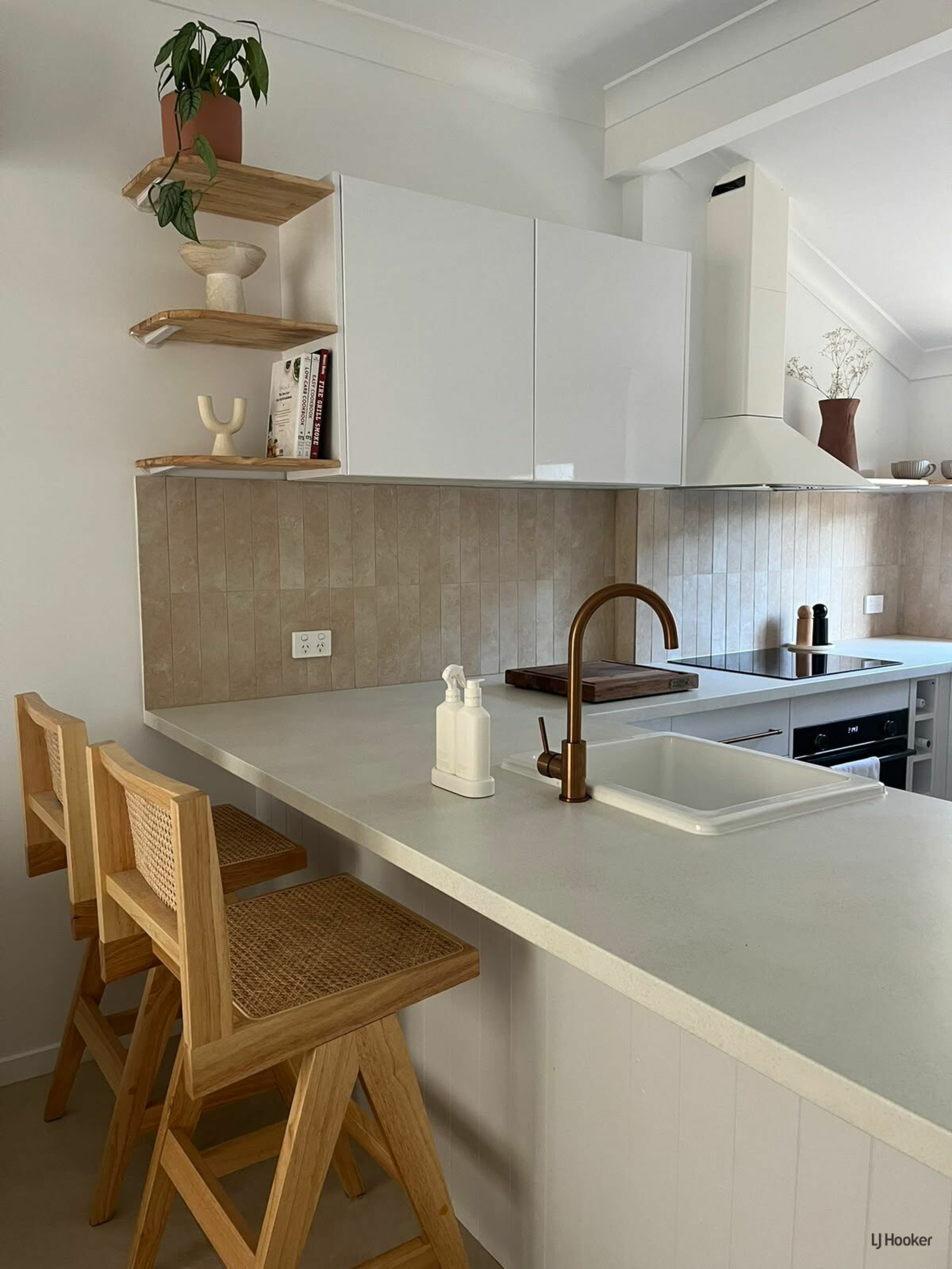 2/76 Dutton Street — photo 3 of 18