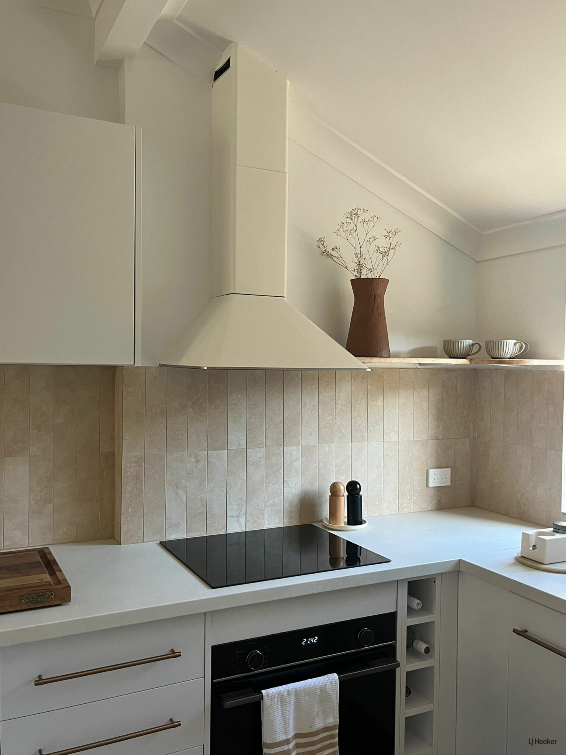 2/76 Dutton Street — photo 4 of 18