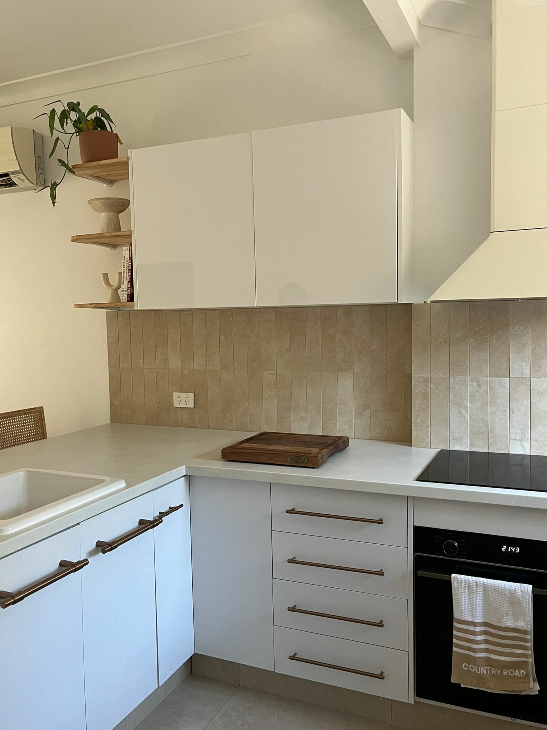 2/76 Dutton Street — photo 5 of 18