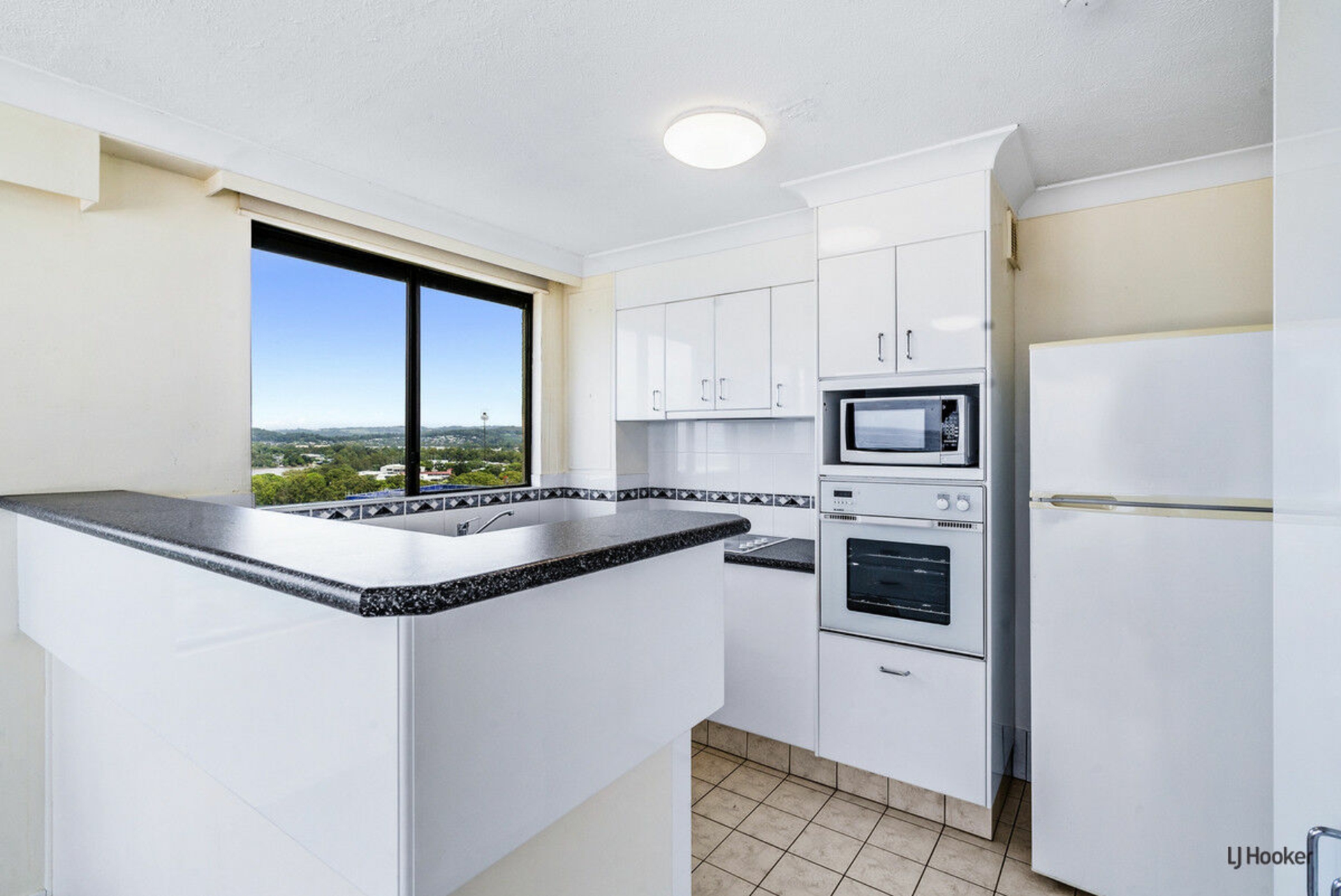15A/969 Gold Coast Highway — photo 3 of 19