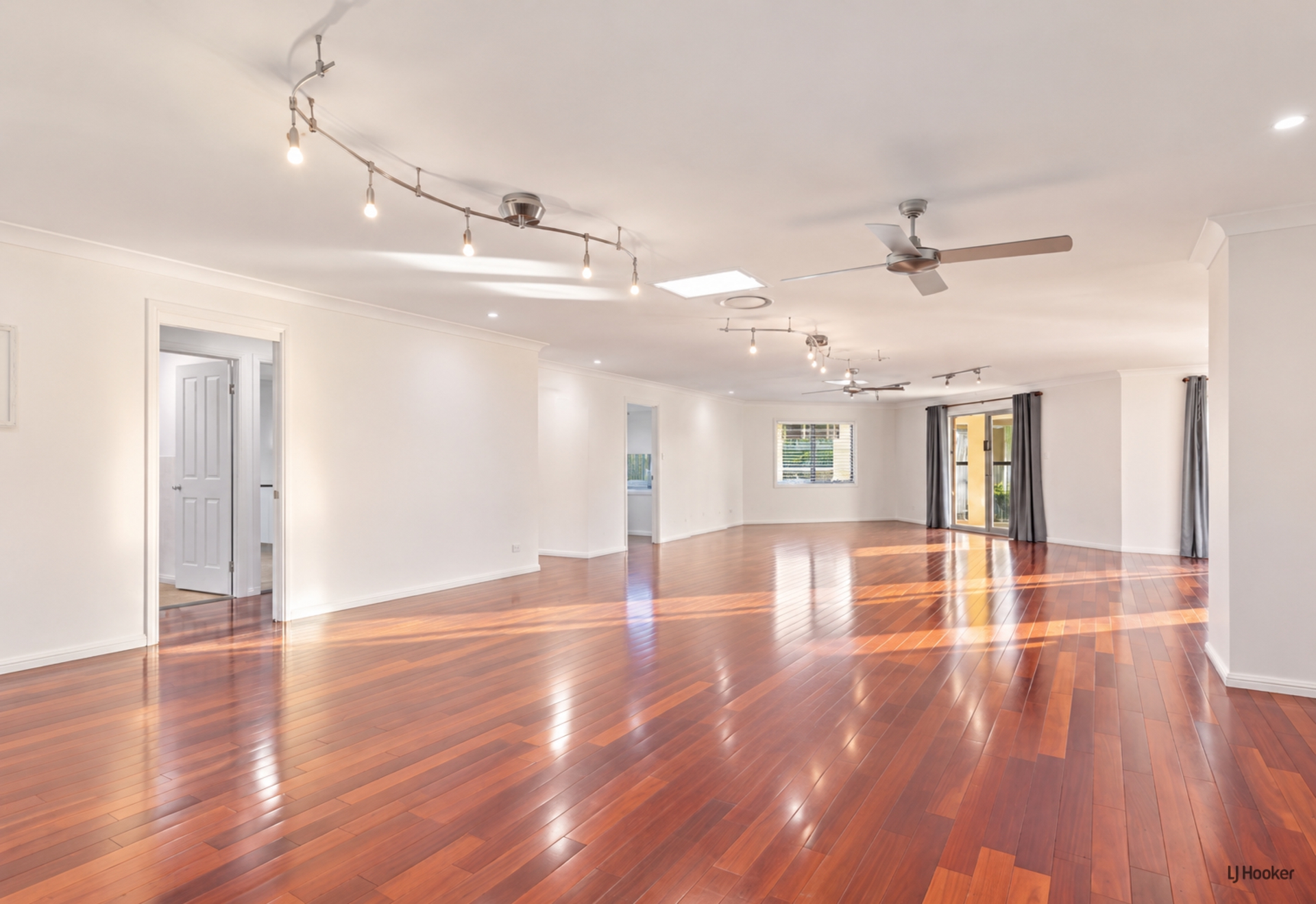 47 Kingfisher Crescent — photo 4 of 10