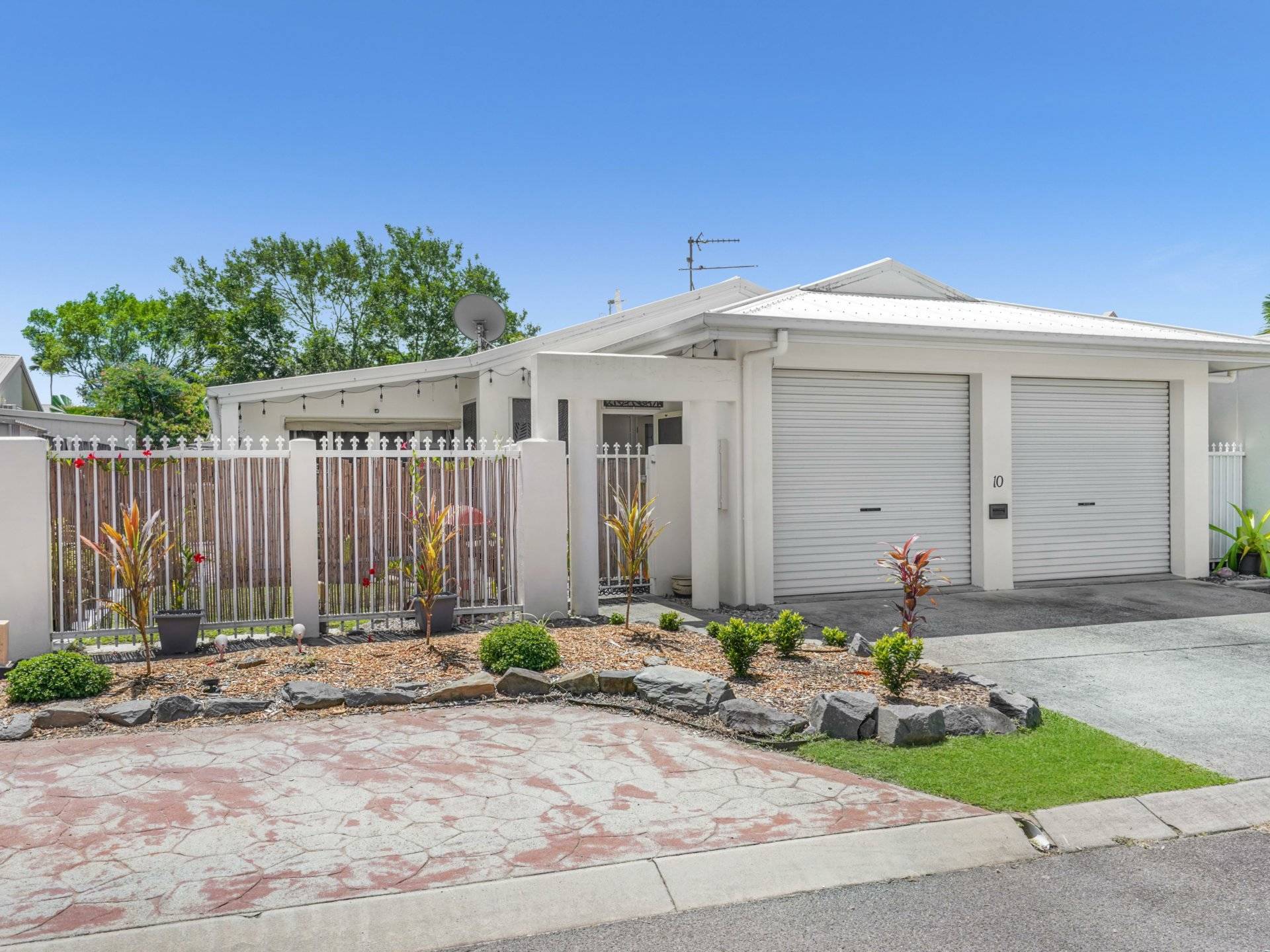 10 Feathertop Close, Smithfield