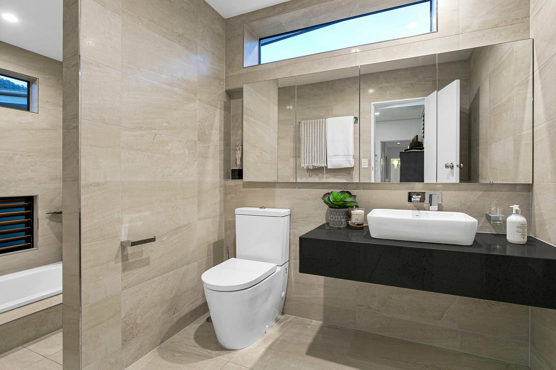 2-4 Kevin Street, WHITFIELD