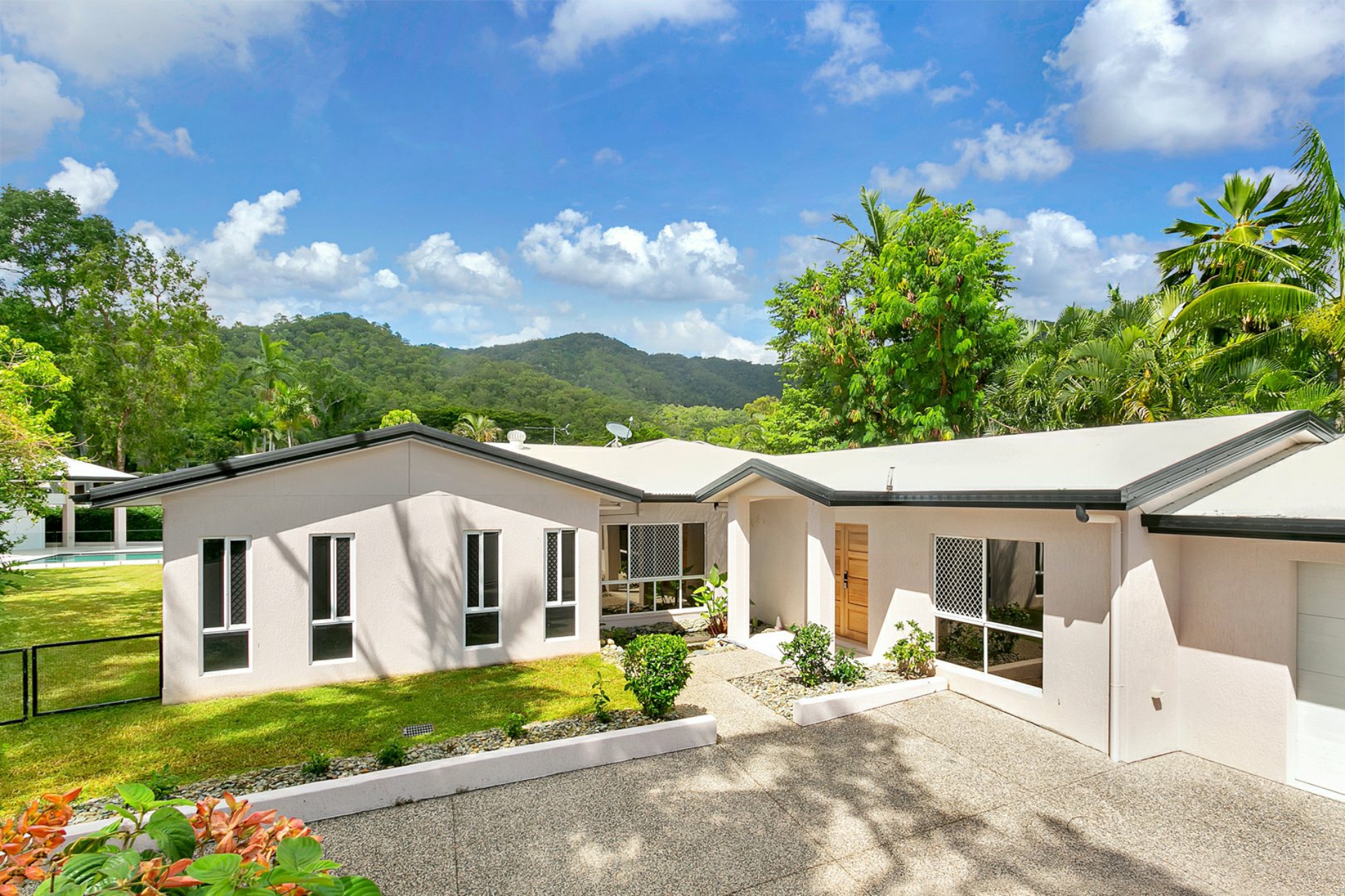 5 Bligh Close Clifton Beach QLD