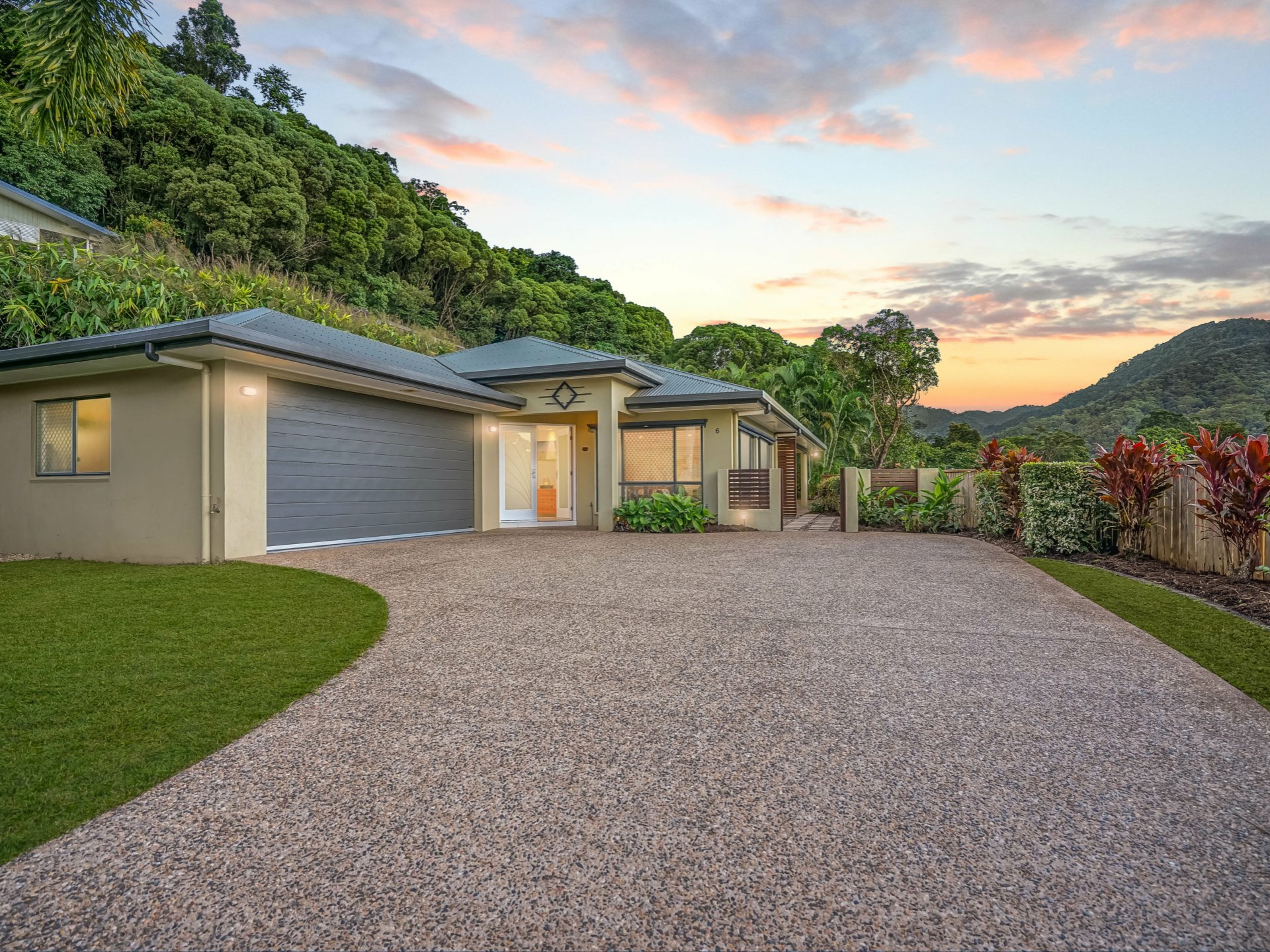 6 Stapleton Close Redlynch QLD