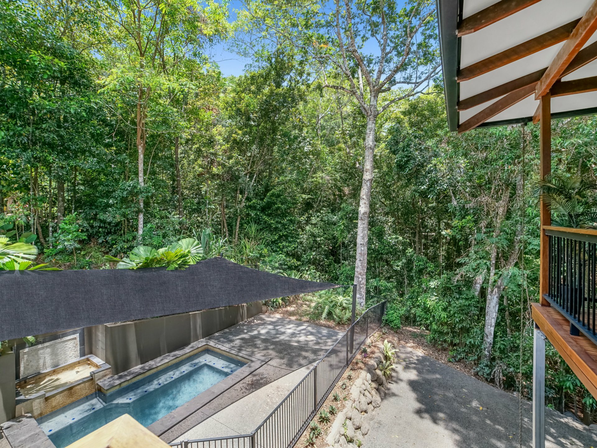 9 Cycas Close, KAMERUNGA