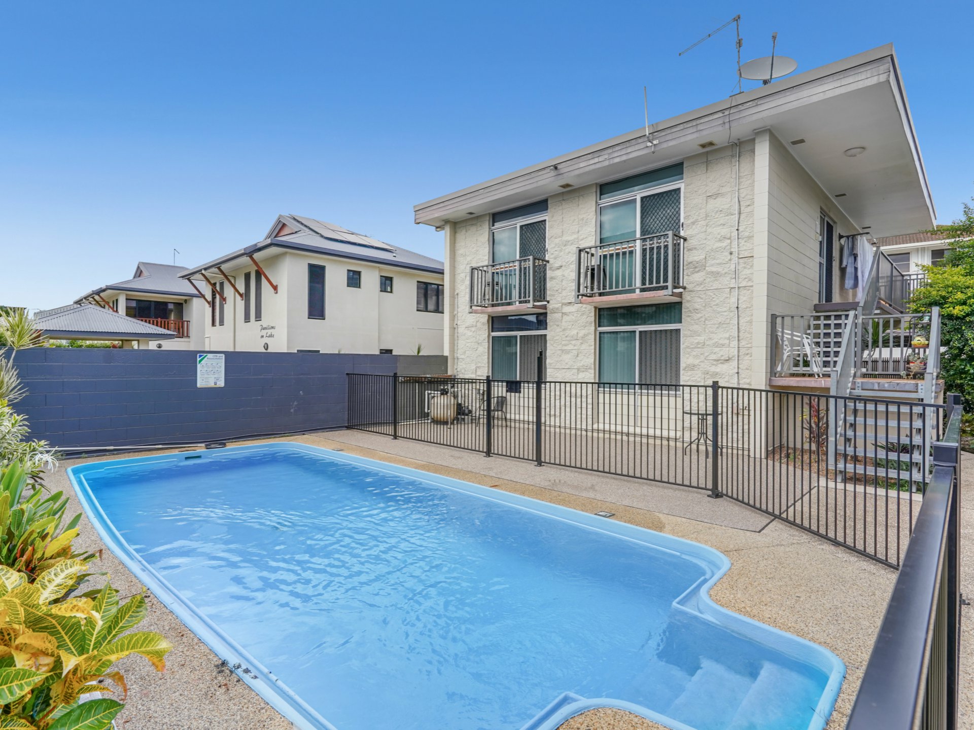 2/281 Lake Street Cairns North QLD