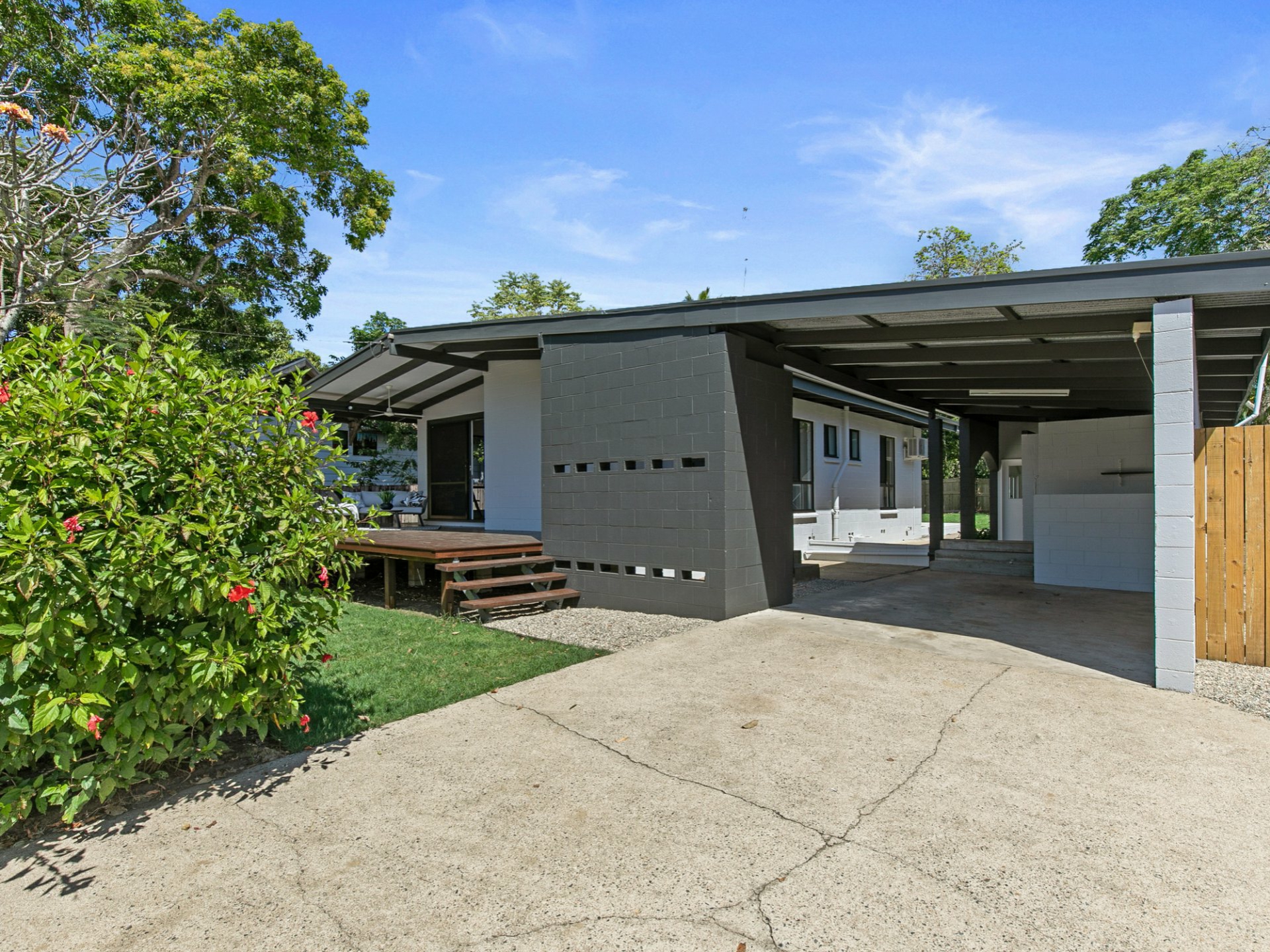 7 Tamarind Street, HOLLOWAYS BEACH
