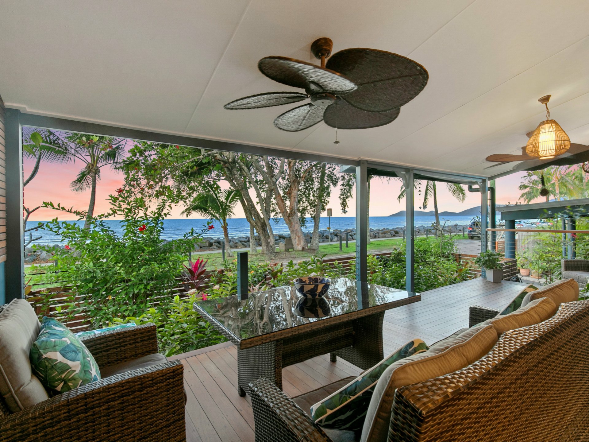 145 O'Shea Esplanade, Machans Beach
