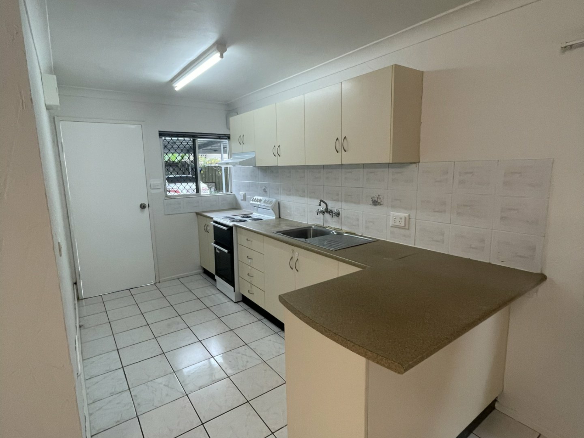 2/5 Curtin Street, WESTCOURT