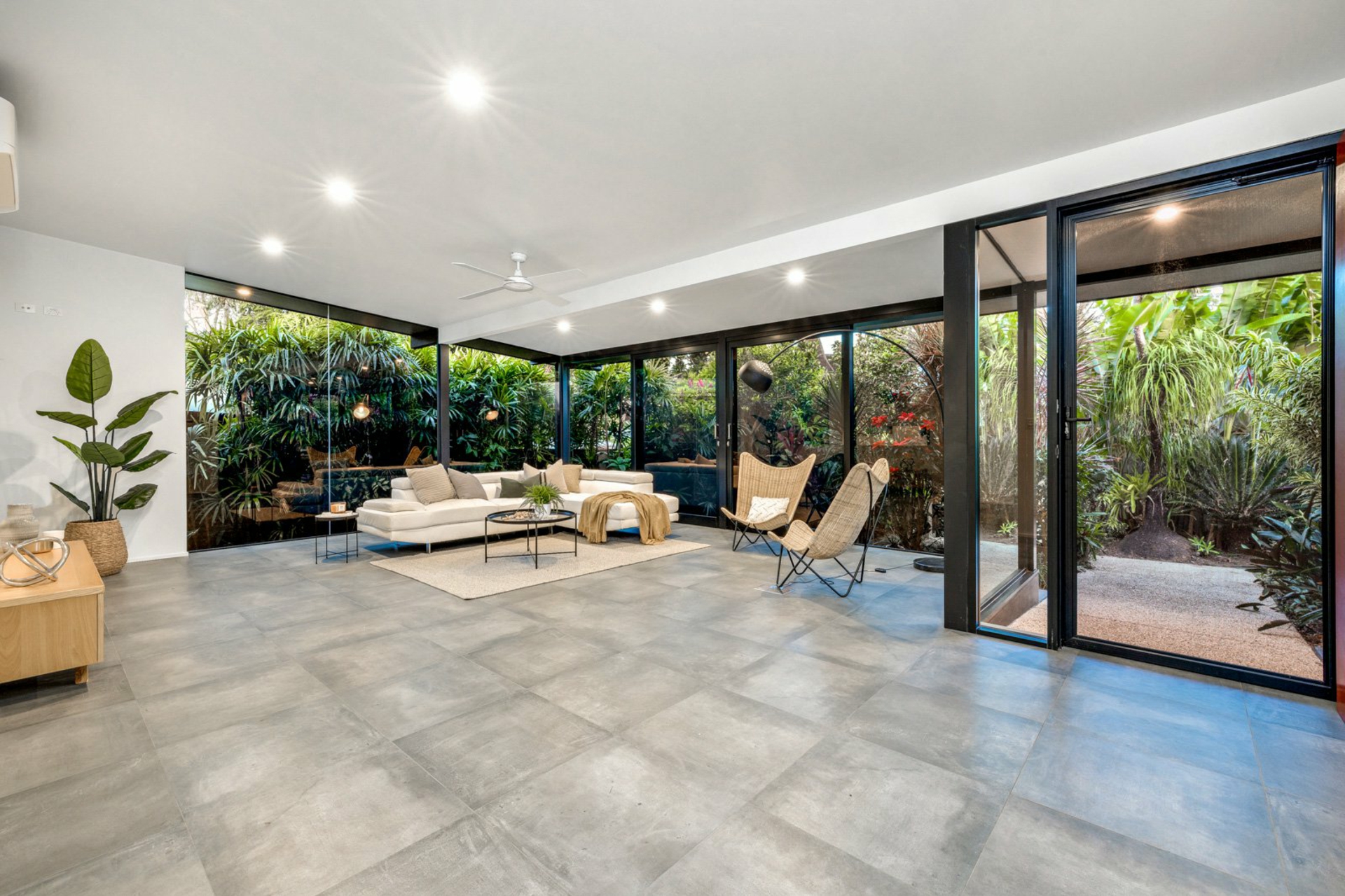 2-4 Kevin Street, WHITFIELD