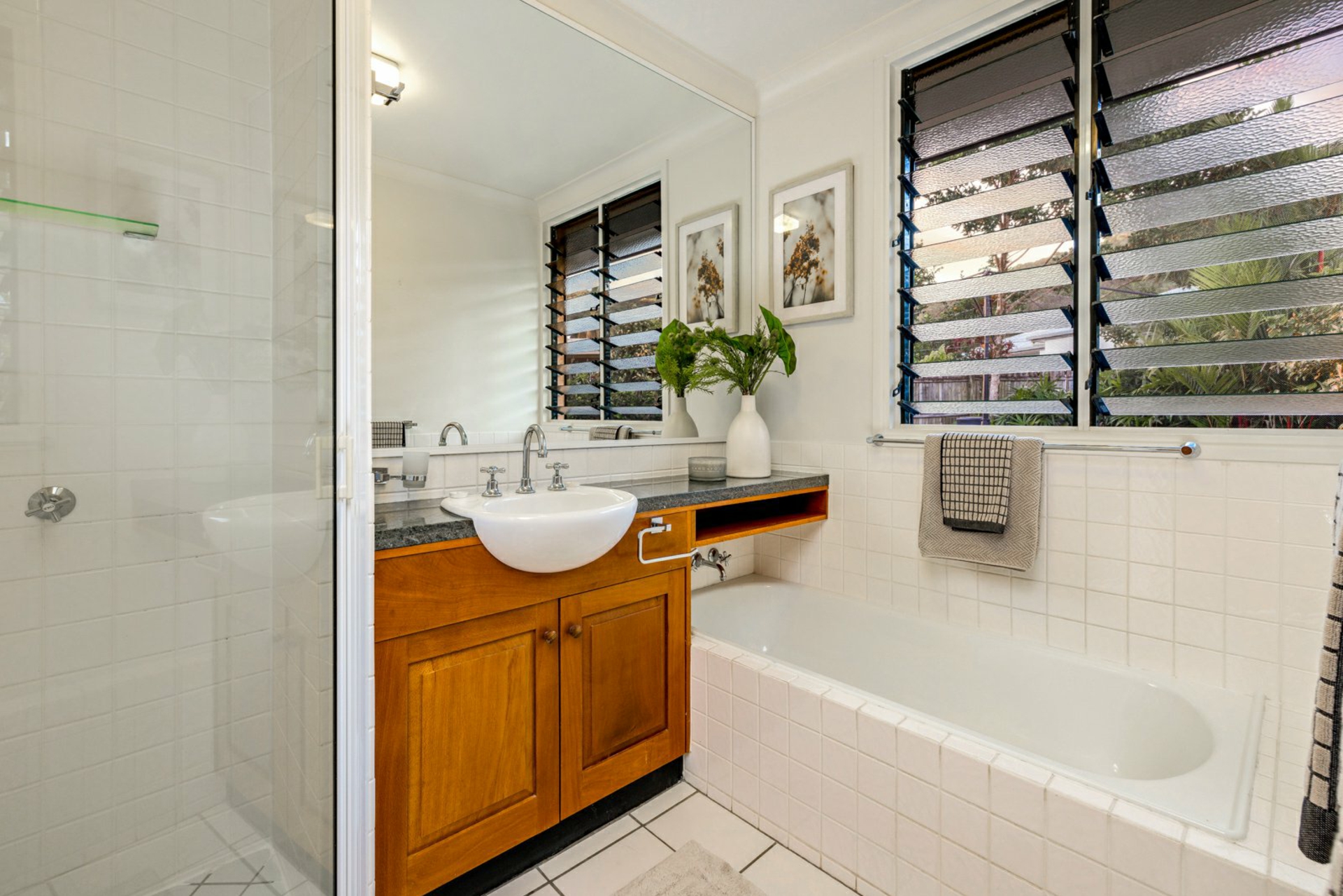 2-4 Kevin Street, WHITFIELD
