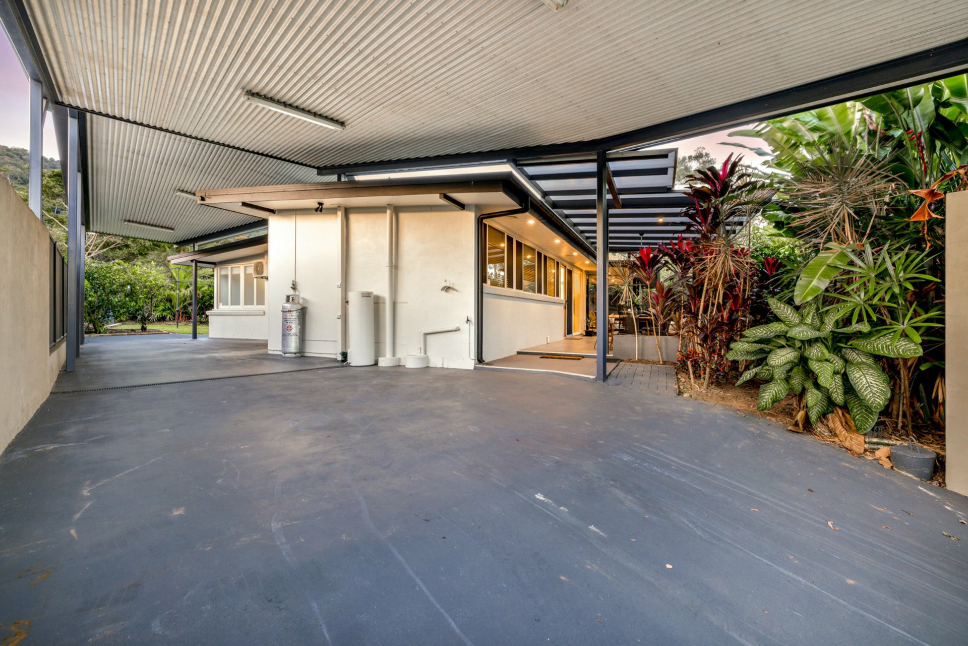 2-4 Kevin Street, WHITFIELD