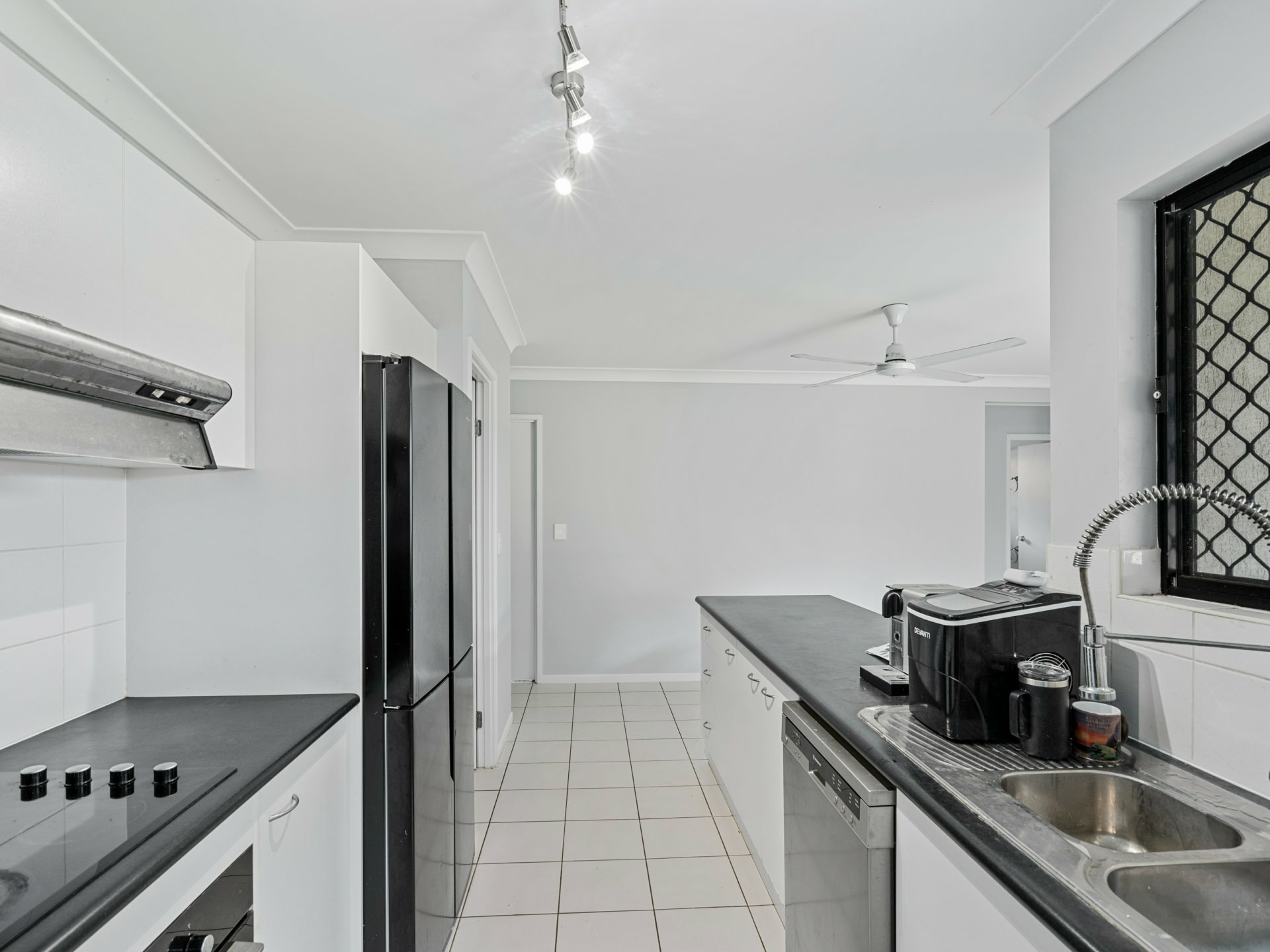 5 Hillman Place Bentley Park QLD Property Details LJ Hooker