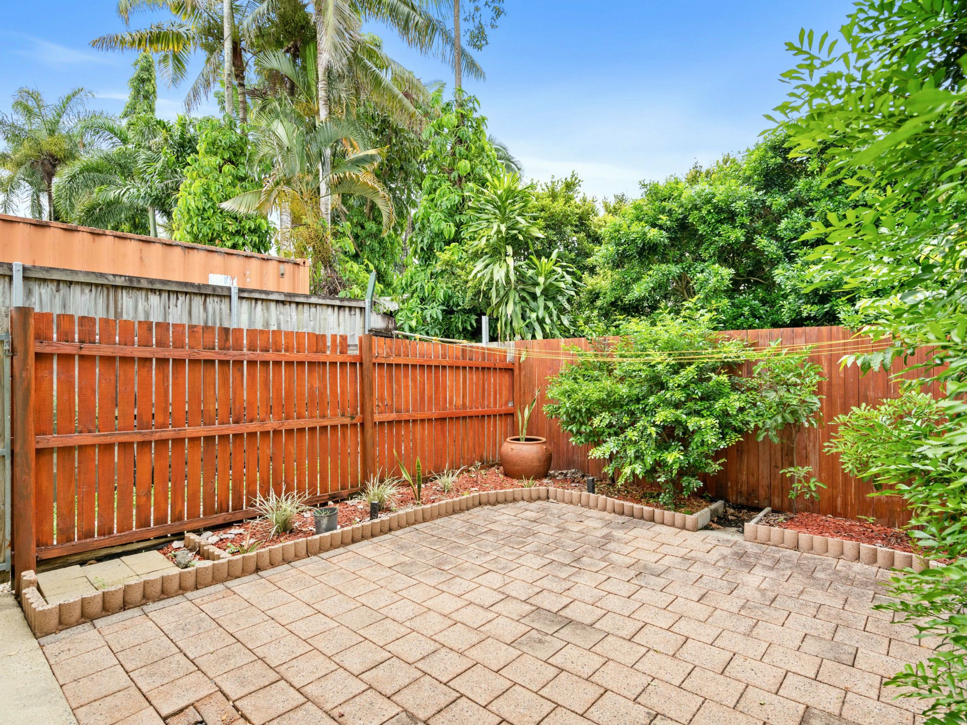 1/199 Mcleod Street, Cairns North