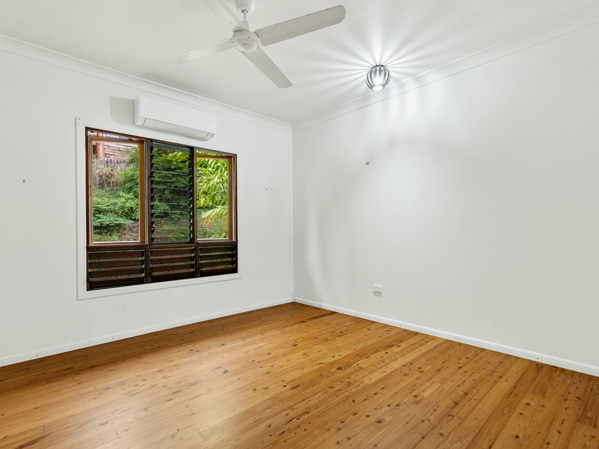 4 Mulurri Close Caravonica QLD House for Sale LJ Hooker