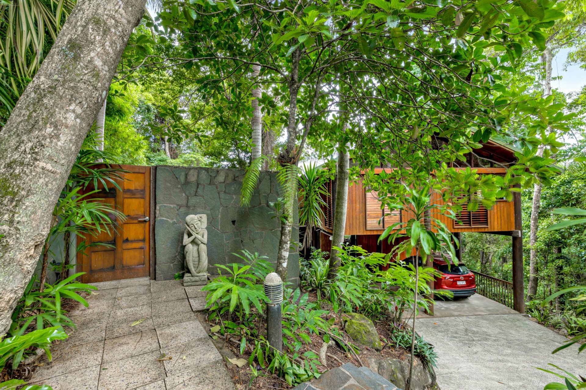 9 Barklya Close, KAMERUNGA