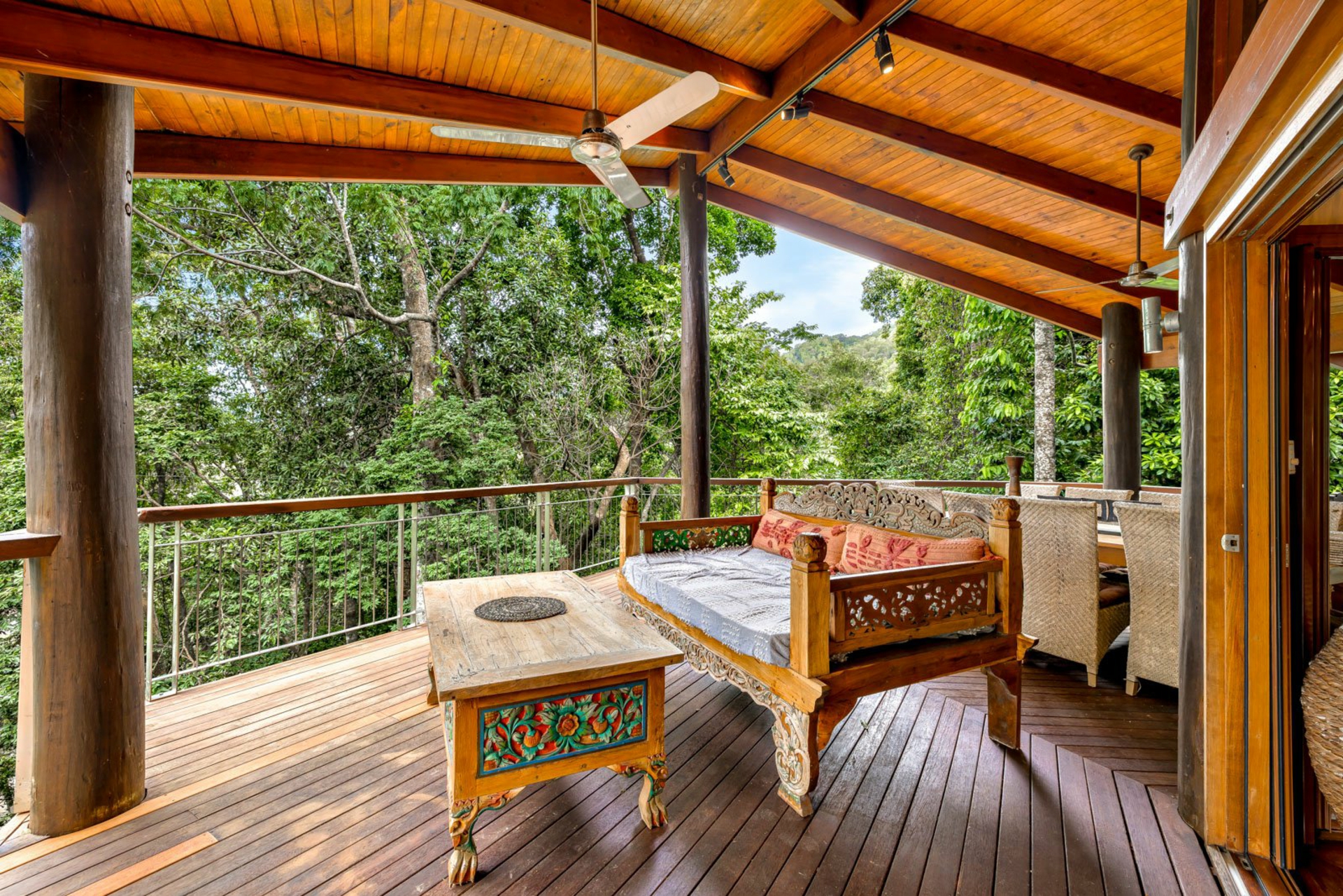 9 Barklya Close, KAMERUNGA