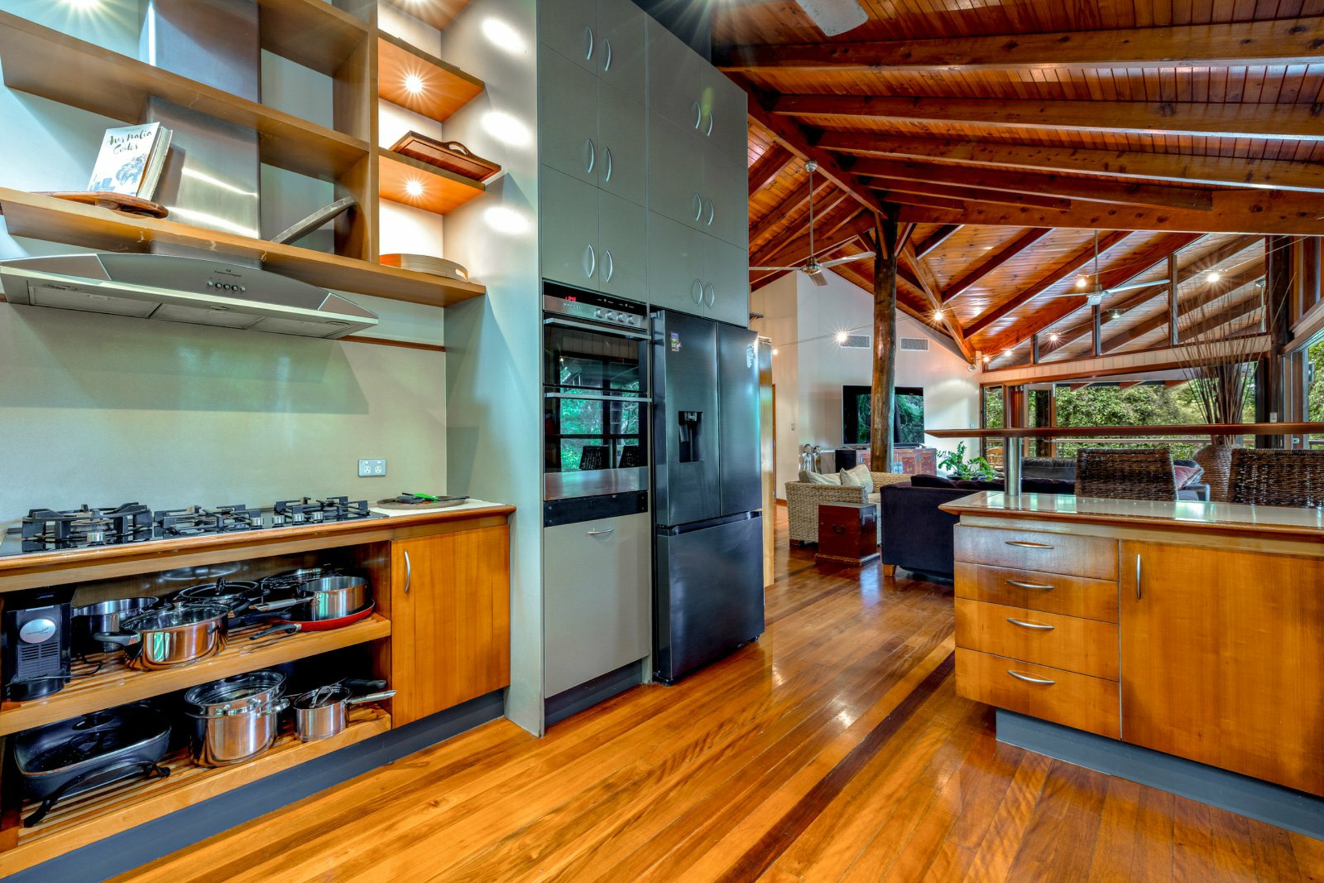 9 Barklya Close, KAMERUNGA