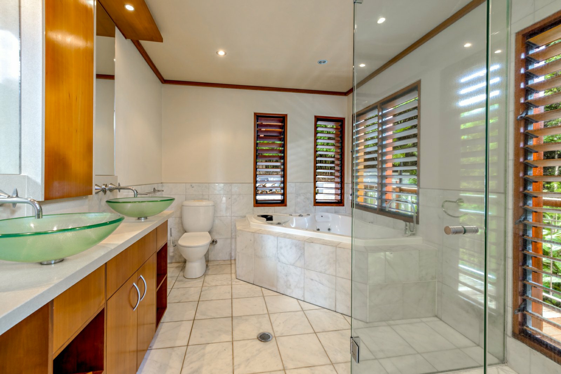 9 Barklya Close, KAMERUNGA