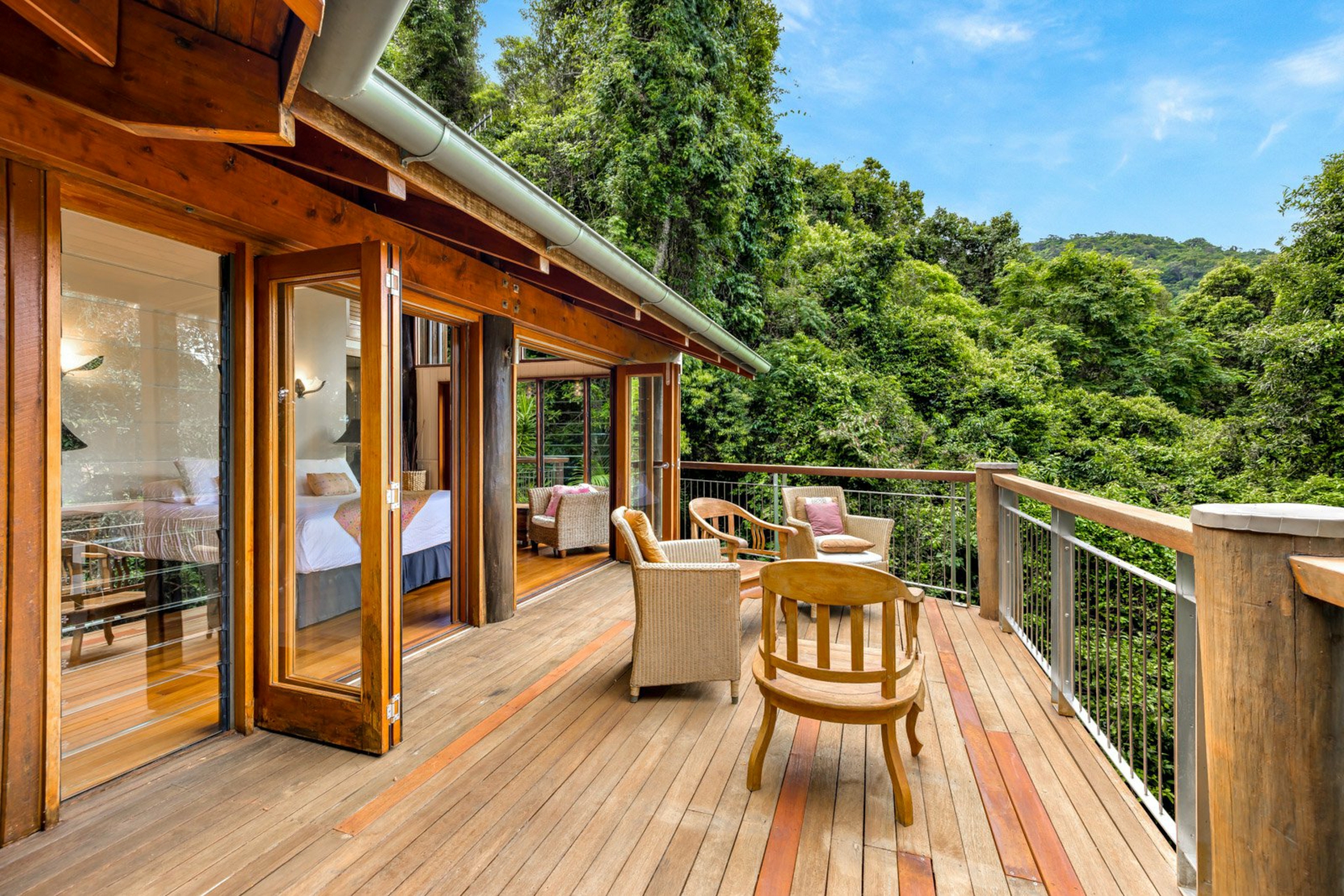9 Barklya Close, KAMERUNGA